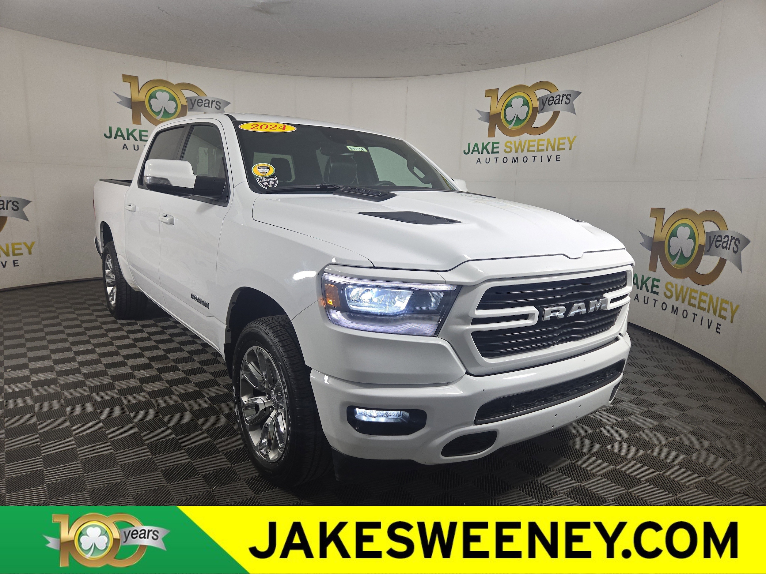 2024 RAM 1500 Laramie 4x4 Crew Cab 5'7's photo
