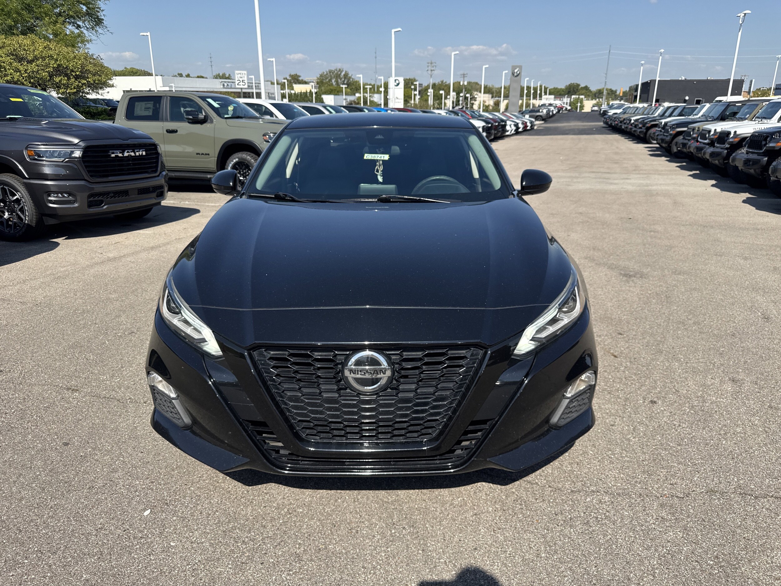 2020 Nissan Altima 2.5 SR photo 2