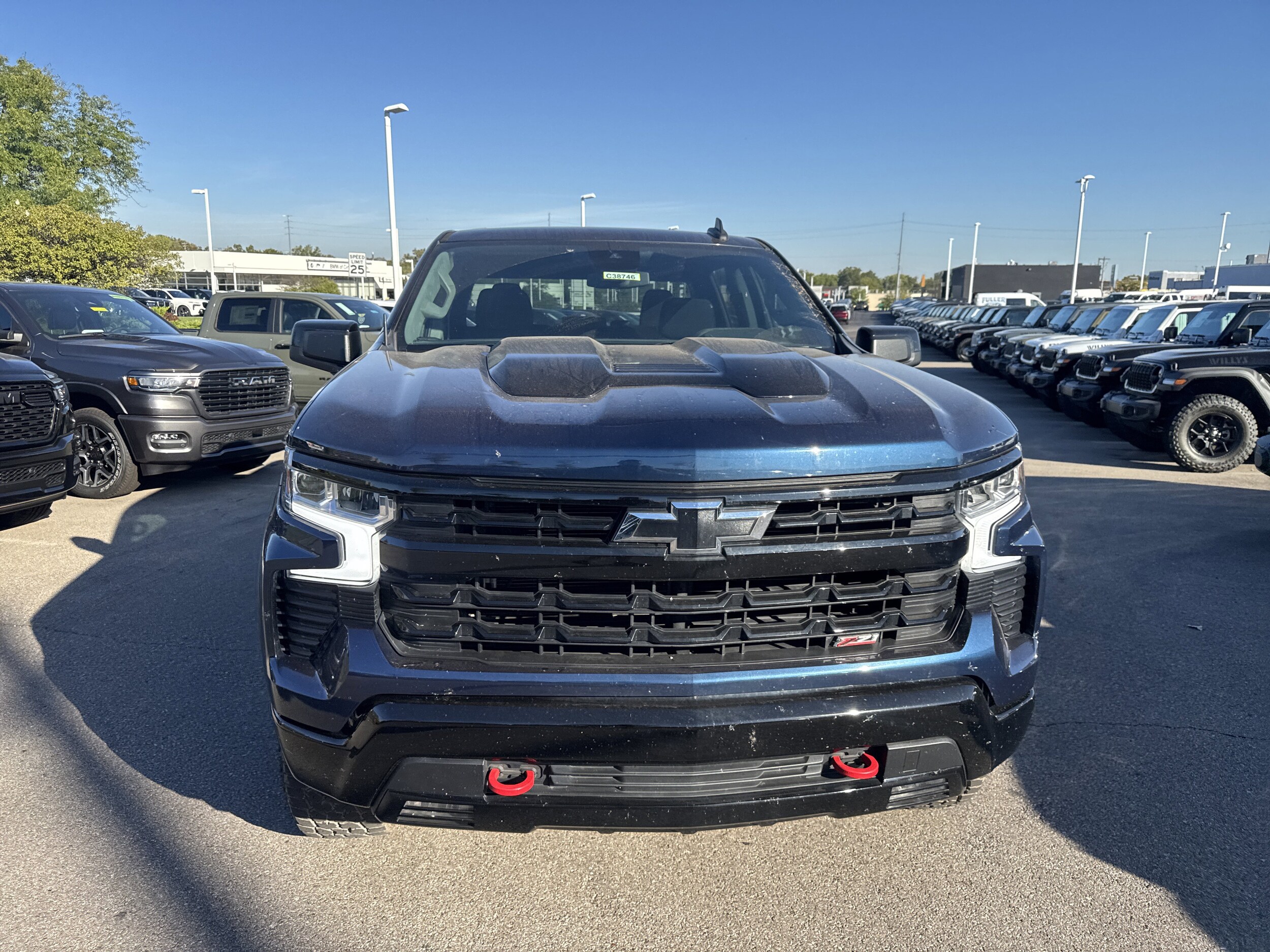 2022 Chevrolet Silverado 1500 LT Trail Boss photo 2