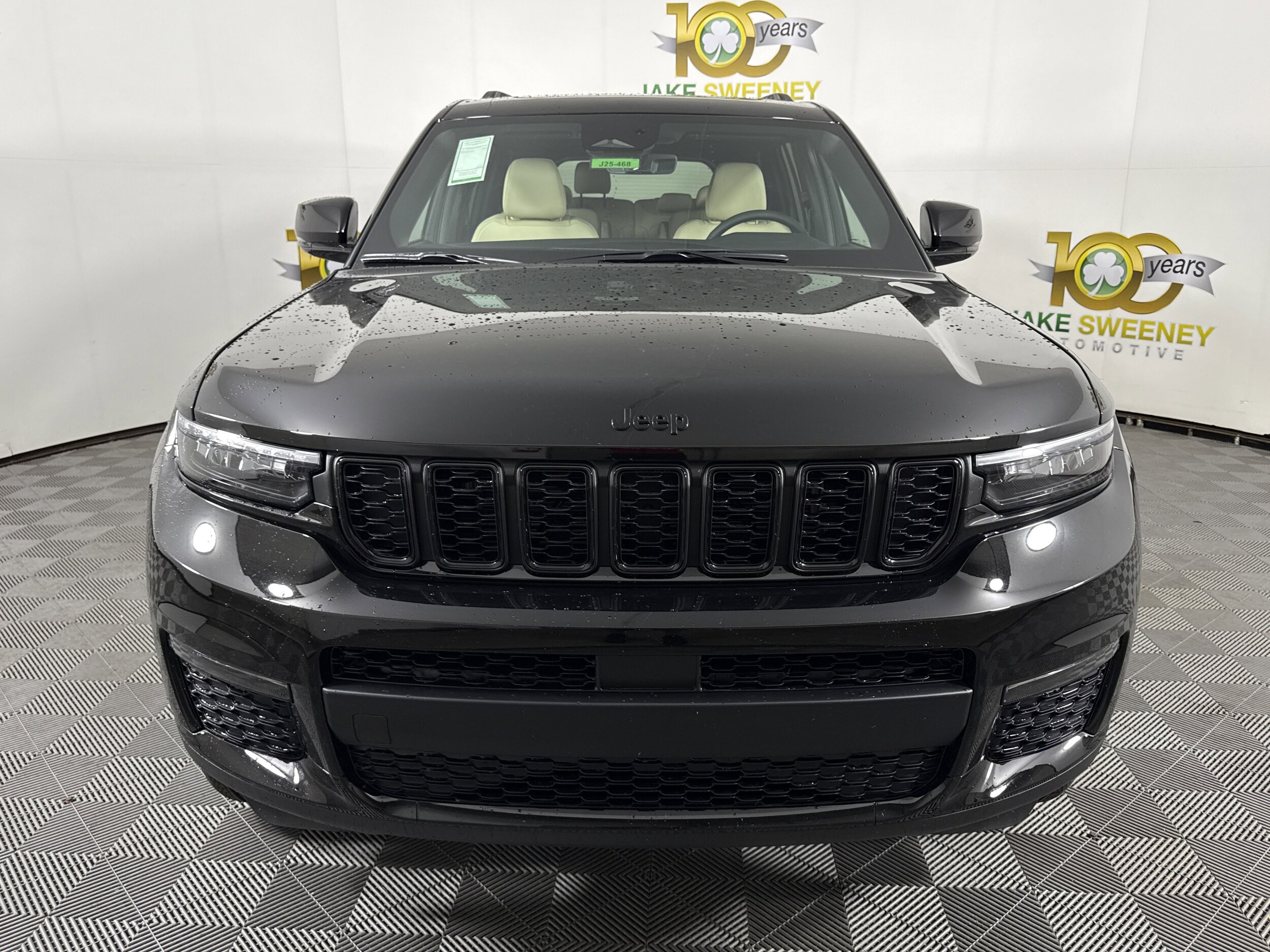 2025 Jeep Grand Cherokee Limited photo 2