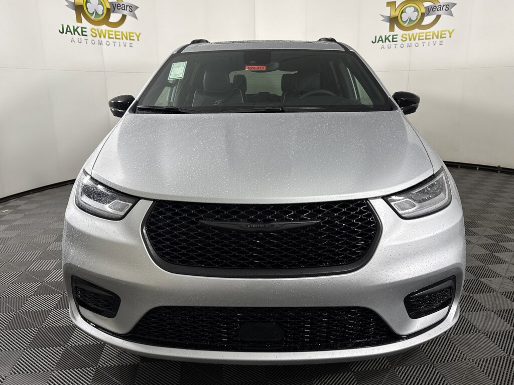 New 2026 Chrysler Pacifica LIMITED Passenger Van