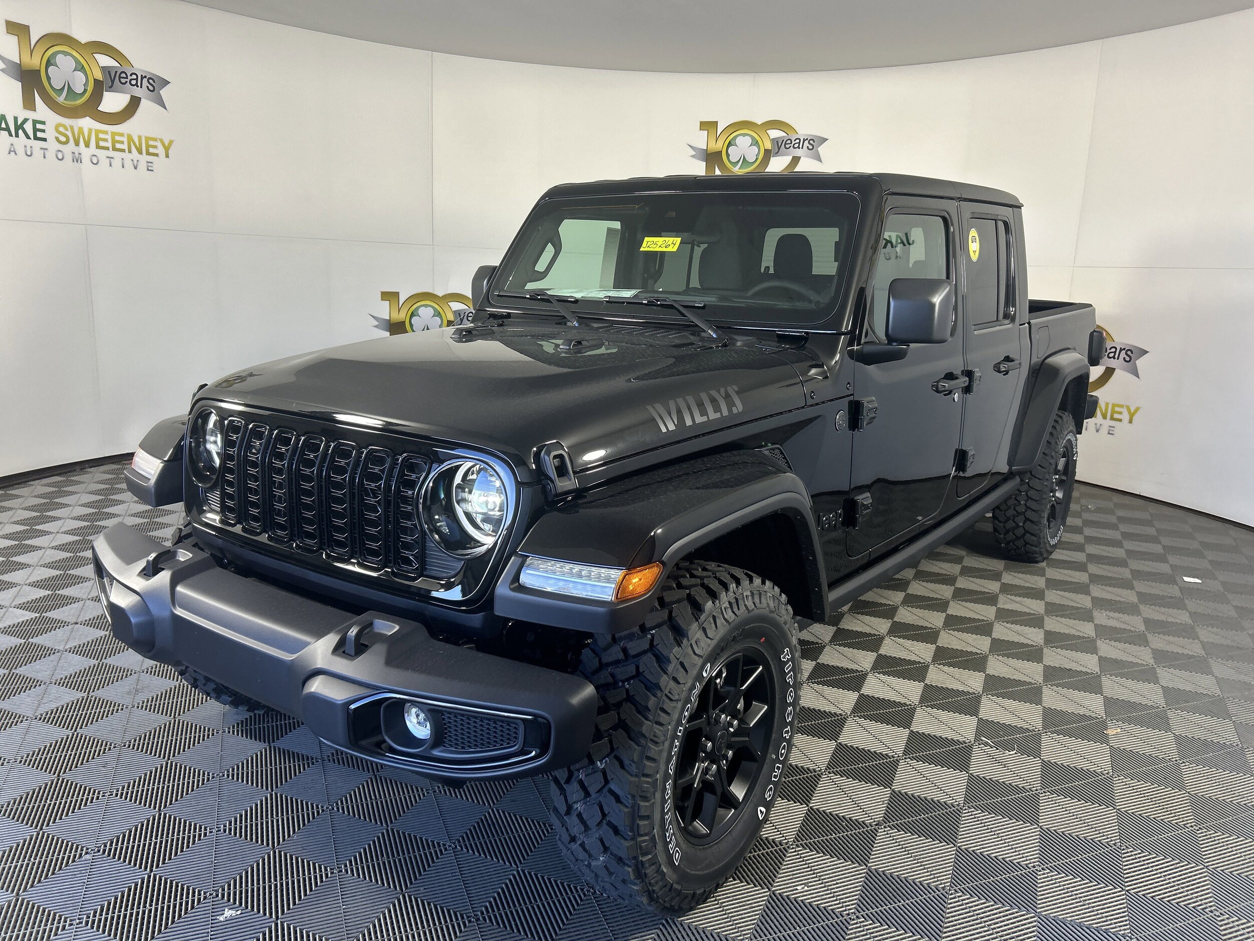 2025 Jeep Gladiator Willys photo 3