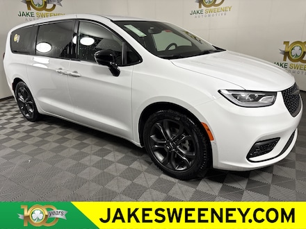 2026 Chrysler Pacifica SELECT Passenger Van