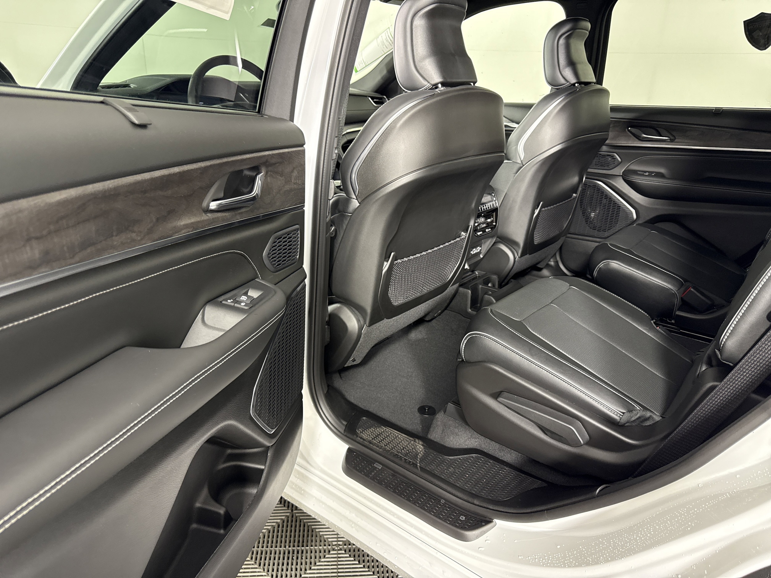 2025 Jeep Grand Cherokee L Overland - Photo 20