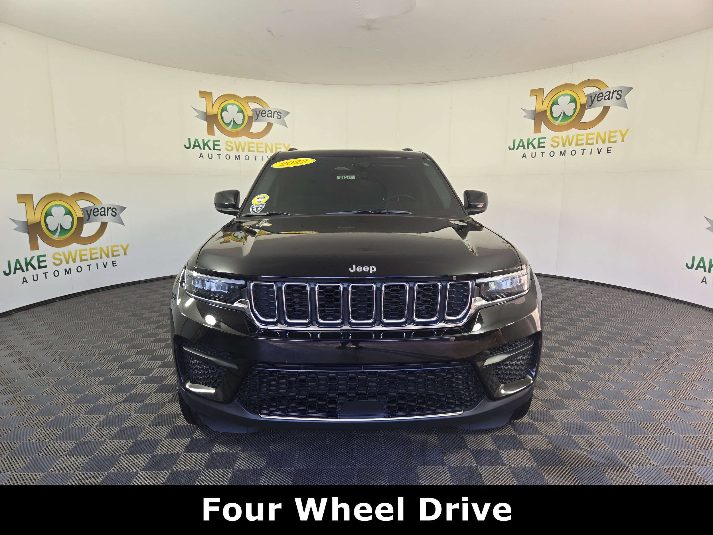 2022 Jeep Grand Cherokee Laredo photo 2