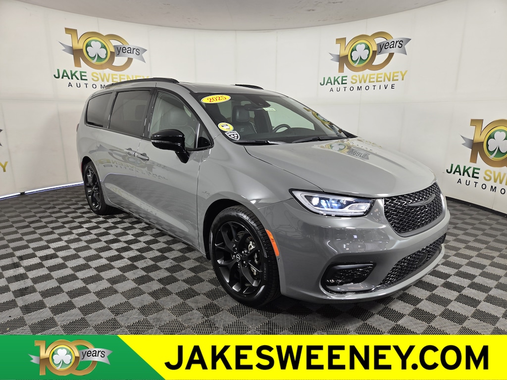 Used 2025 Chrysler Pacifica Limited Van Passenger Van
