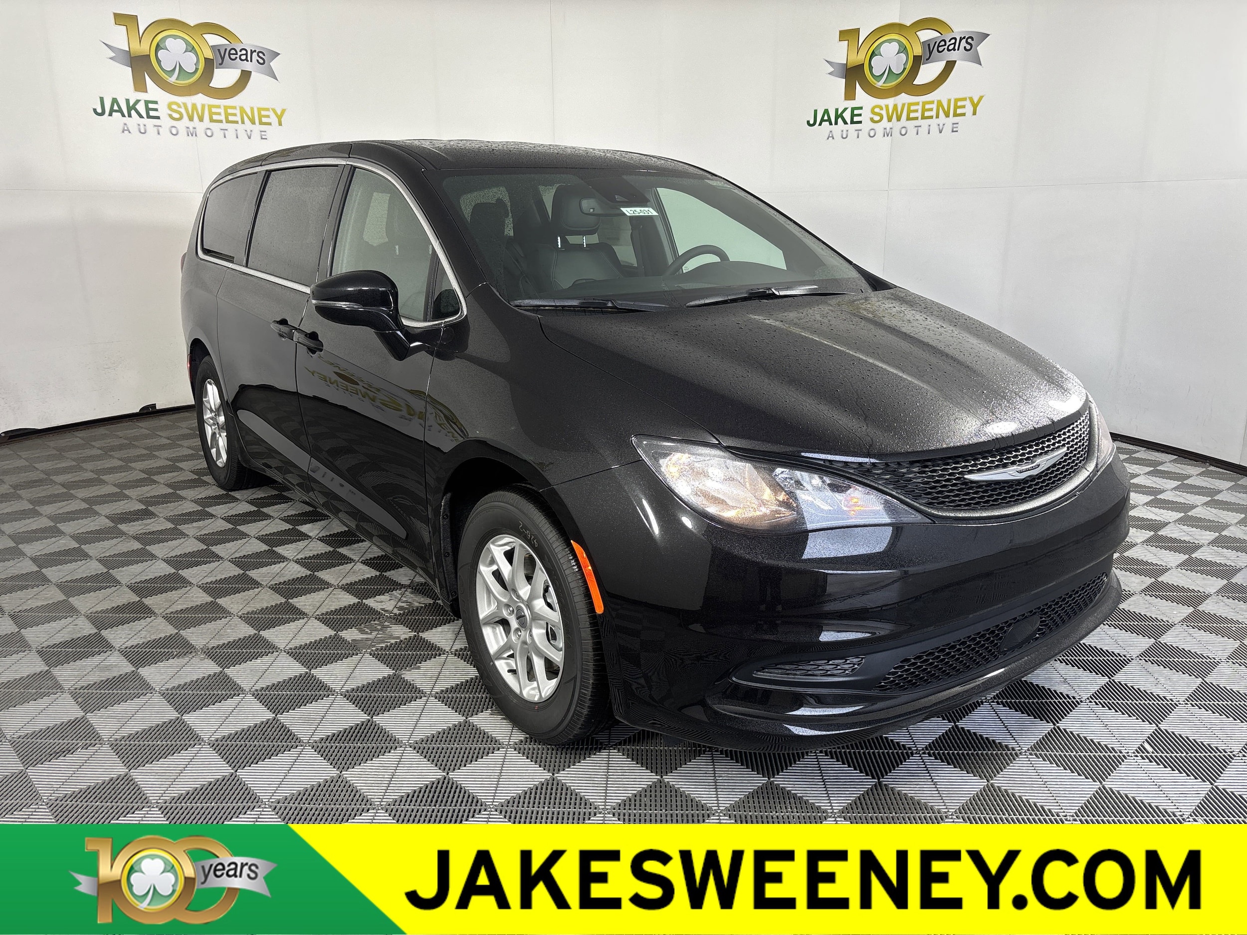 2025 Chrysler Voyager LX