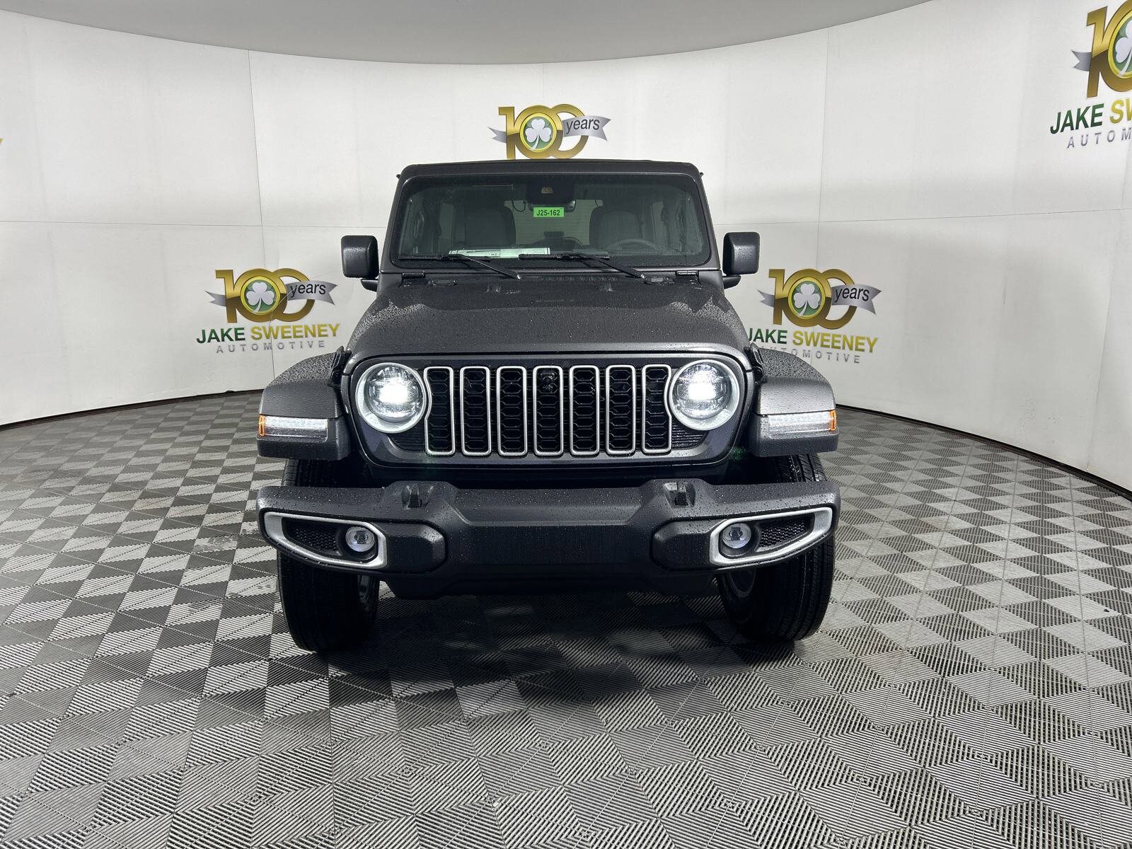 2025 Jeep Wrangler Sahara photo 2