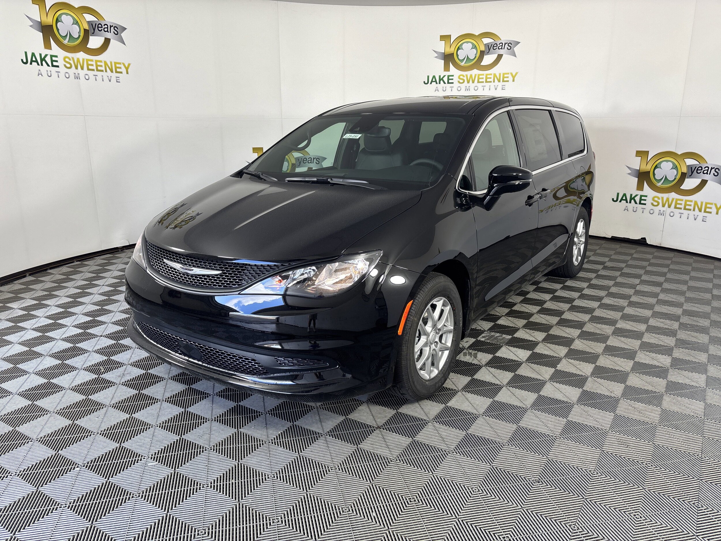 2025 Chrysler Voyager LX photo 3