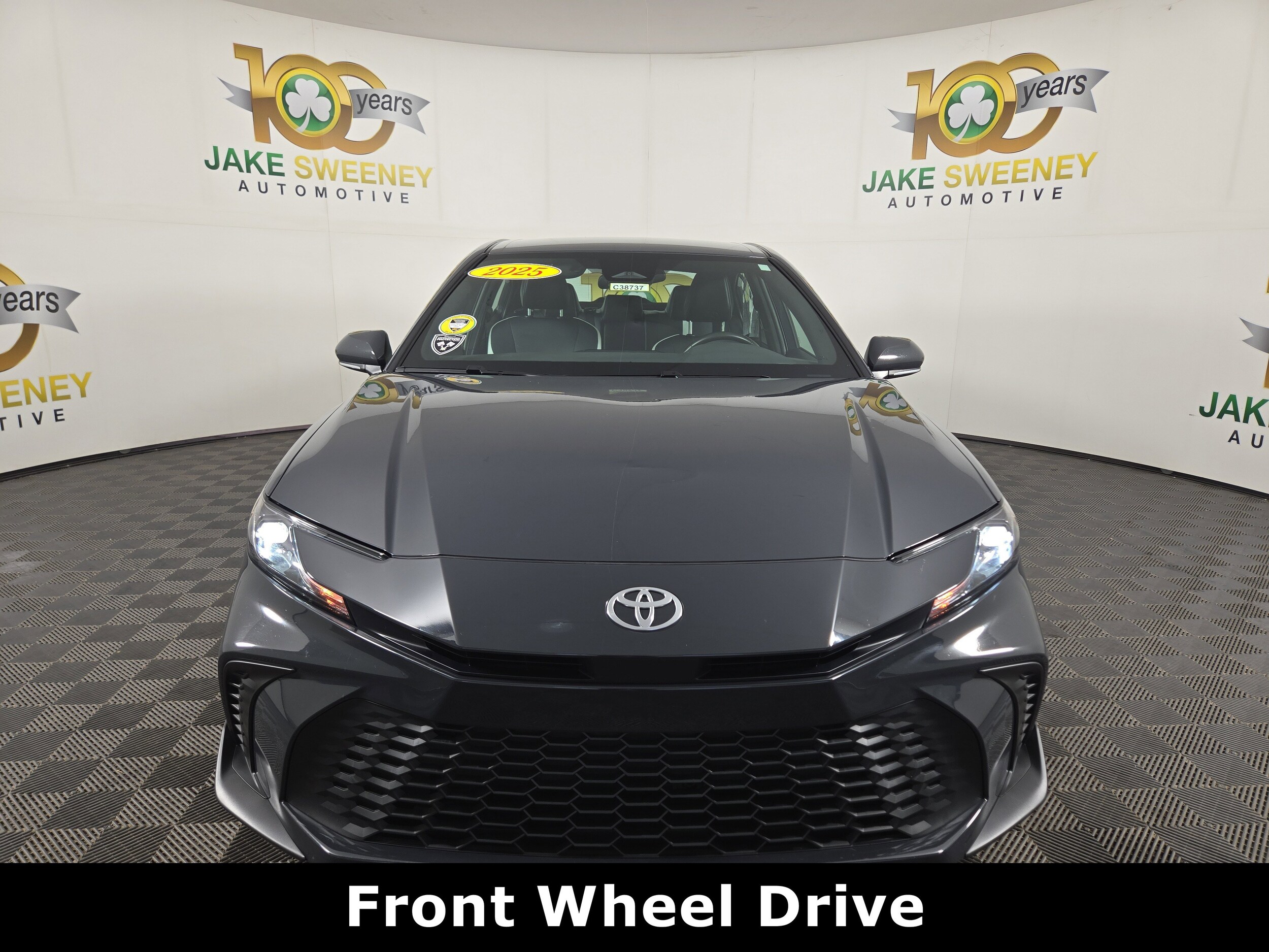 2025 Toyota Camry SE photo 2