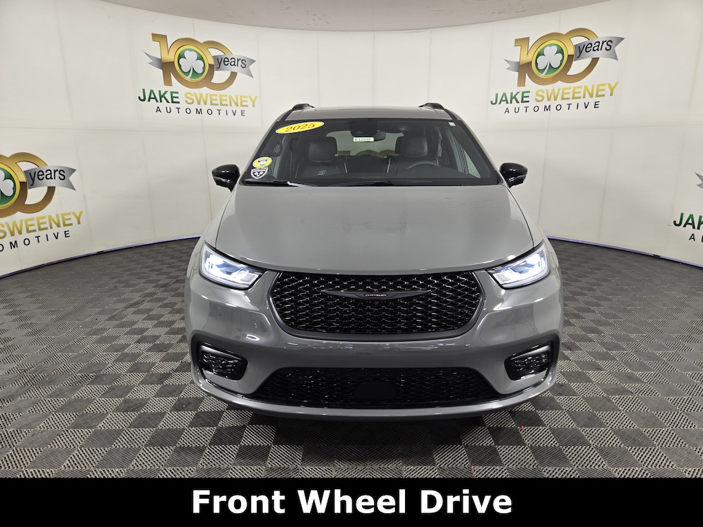 Used 2025 Chrysler Pacifica Limited Van Passenger Van