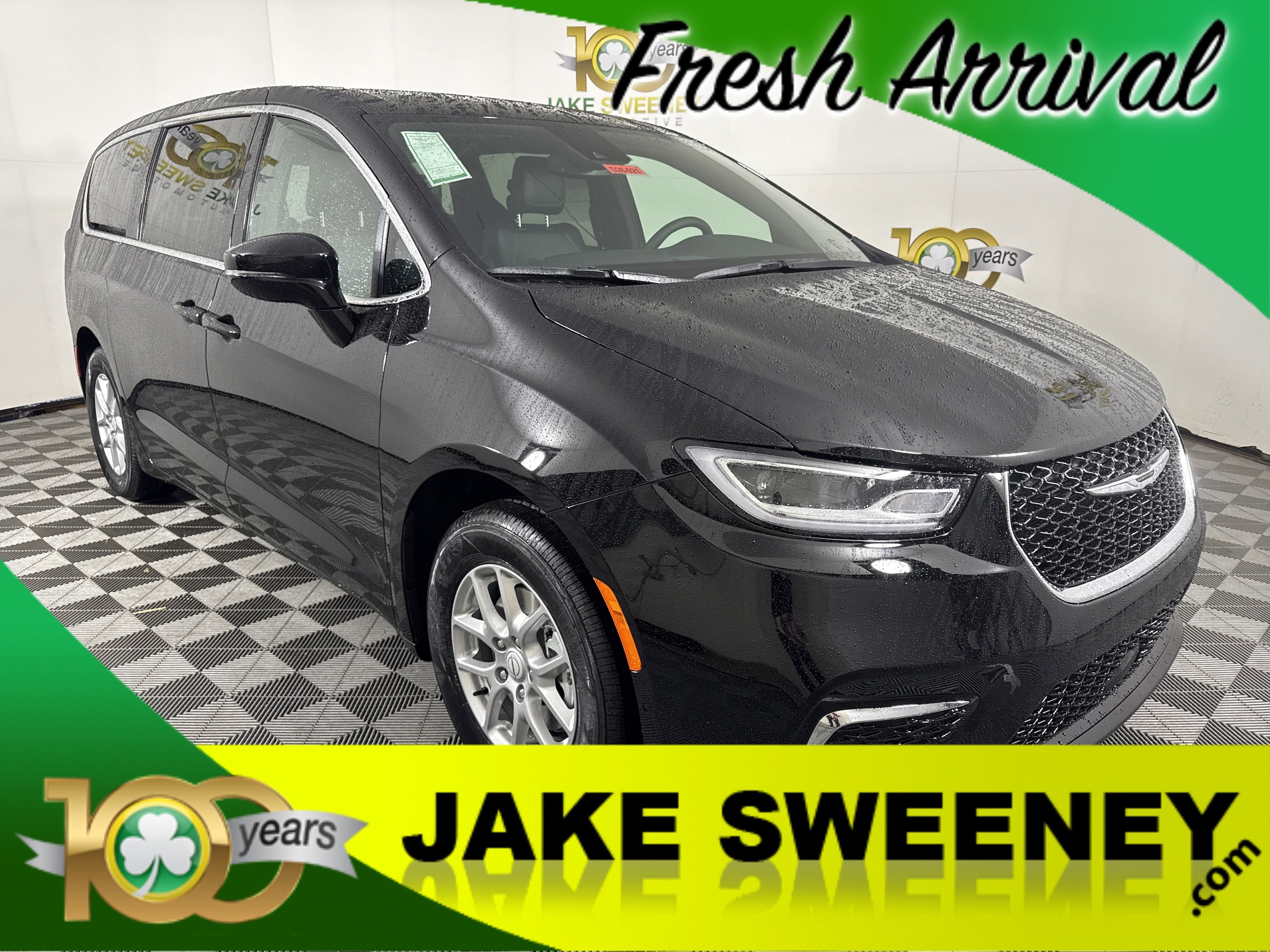 2026 Chrysler Pacifica Select's photo