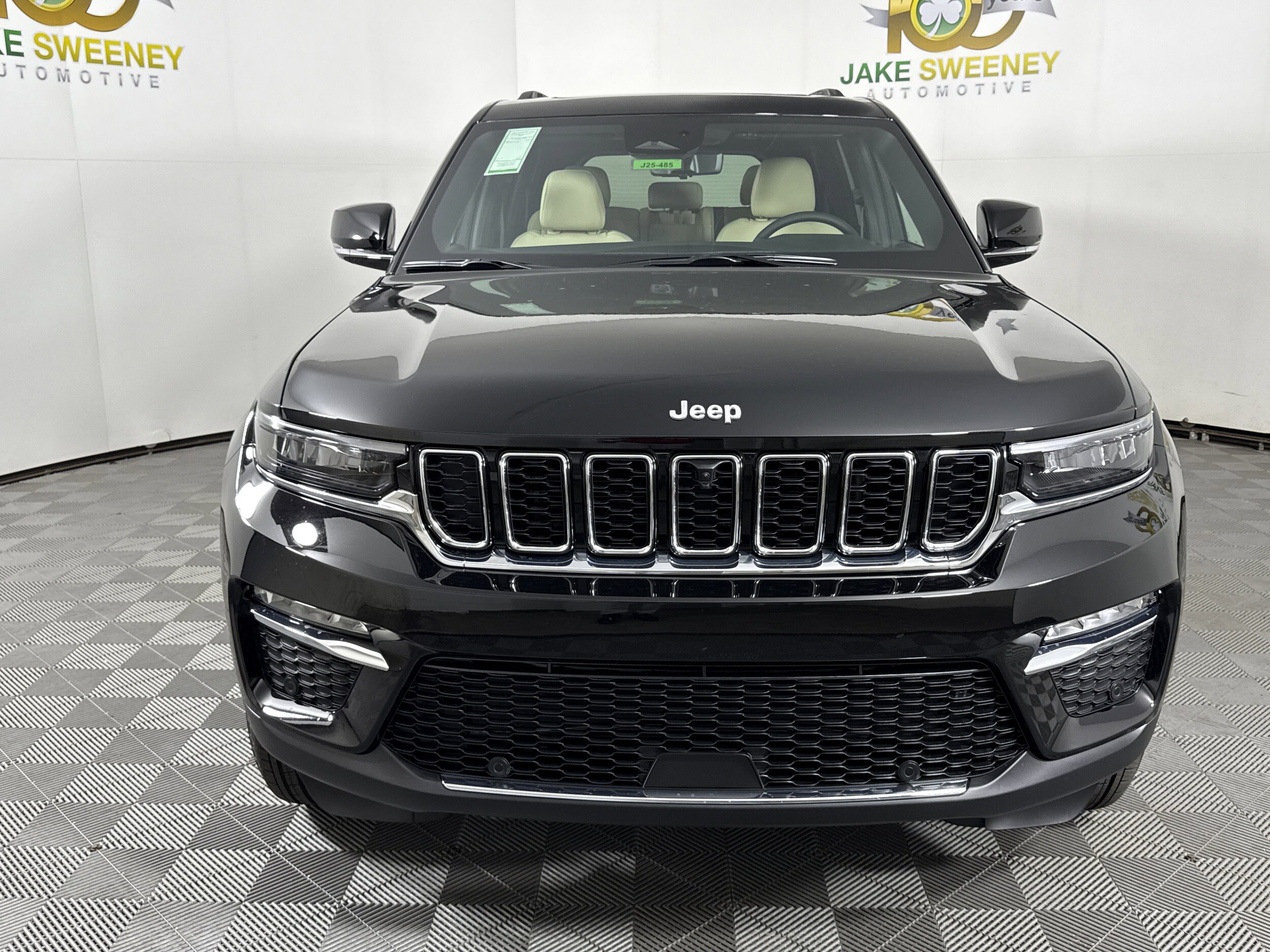 2025 Jeep Grand Cherokee Limited photo 2