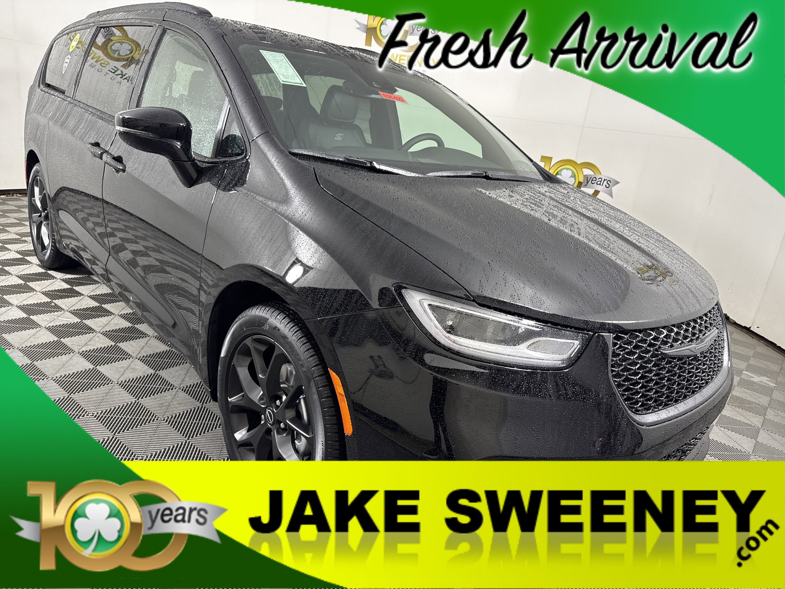 2026 Chrysler Pacifica Select's photo