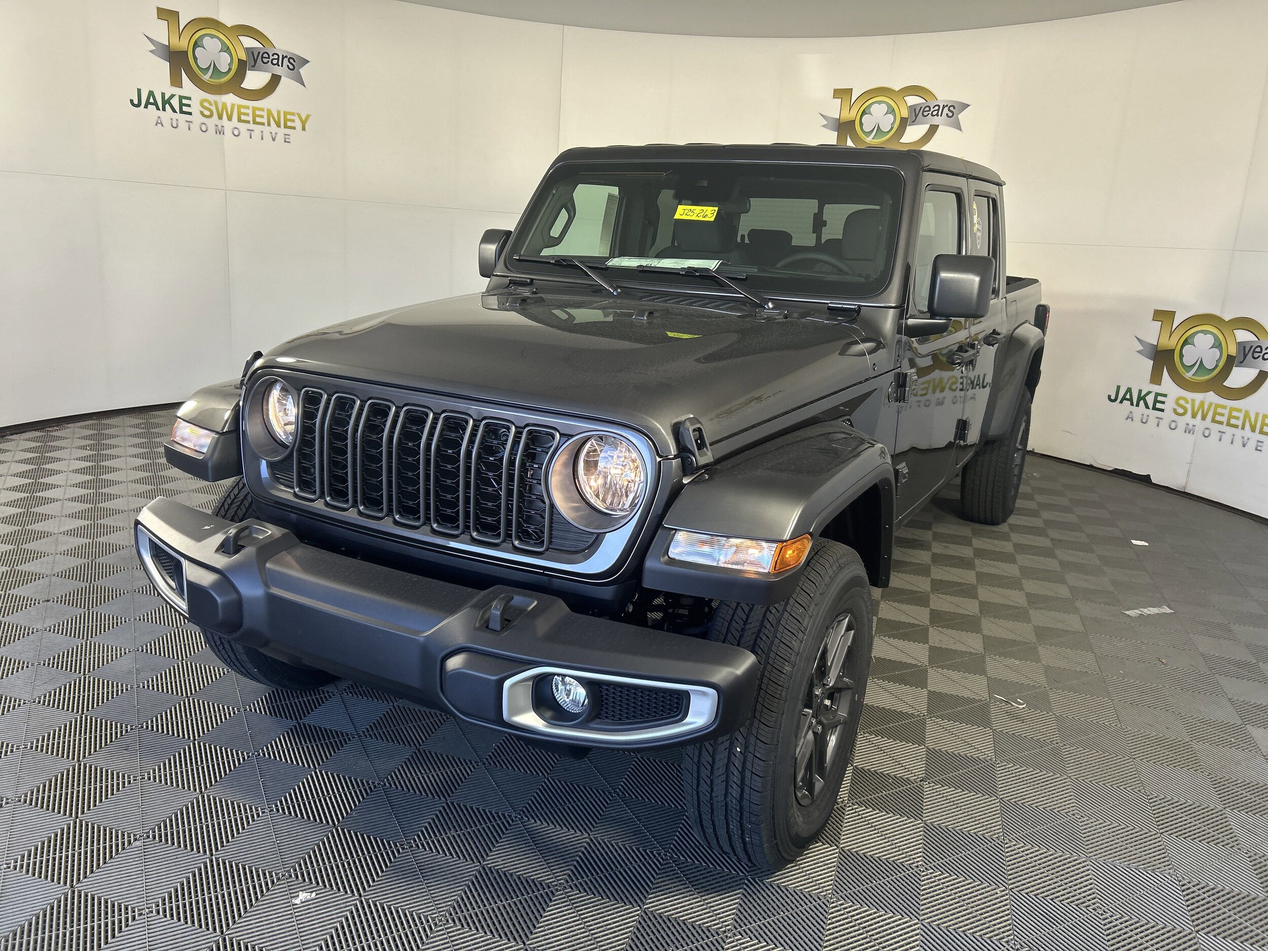 2025 Jeep Gladiator Sport S photo 3