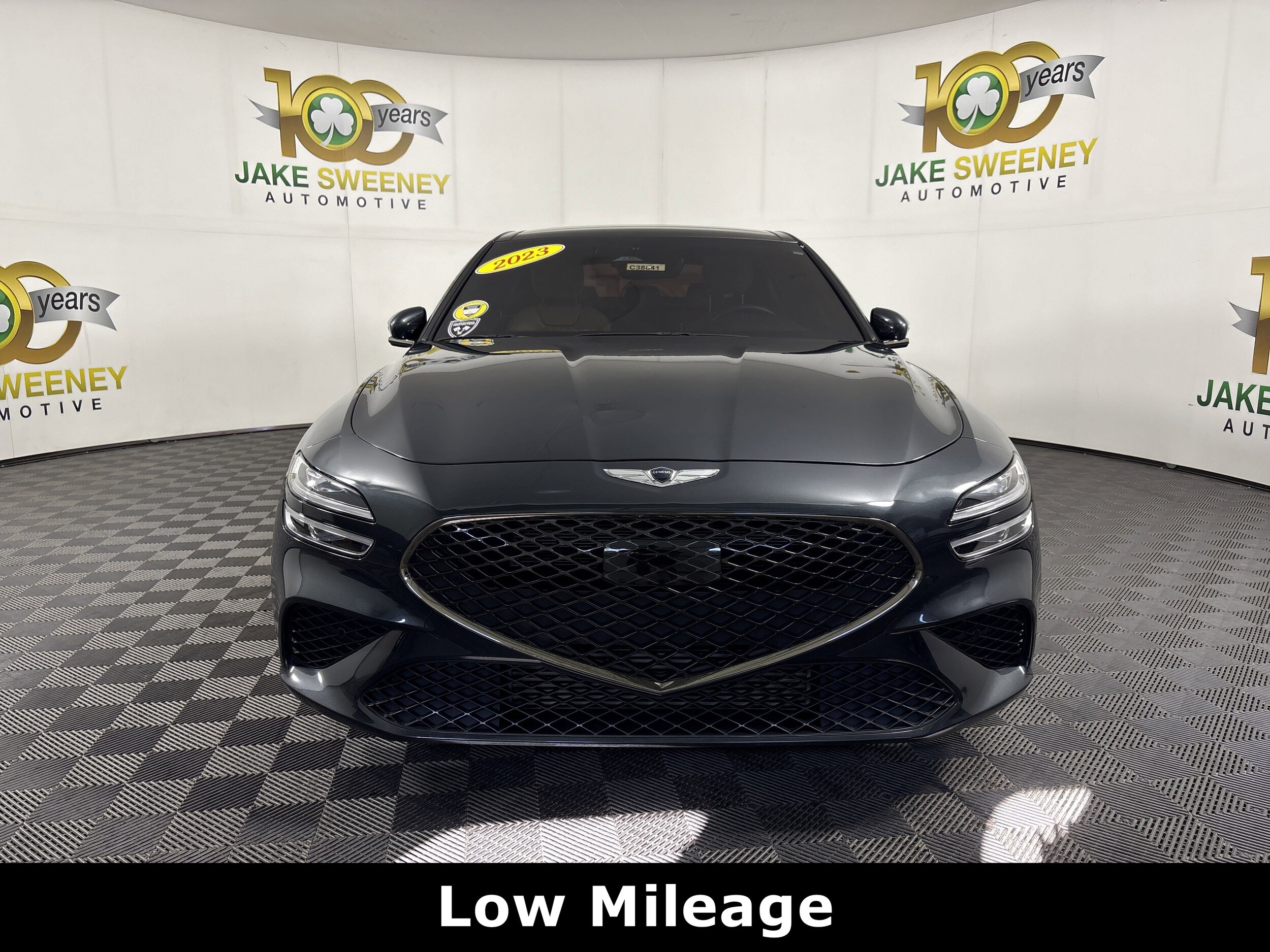 2023 Genesis G70 2.0T photo 2