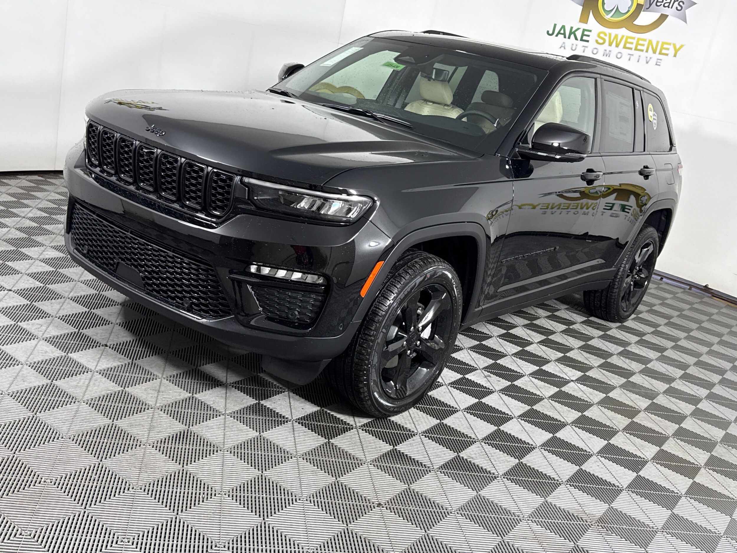 2025 Jeep Grand Cherokee Limited photo 2