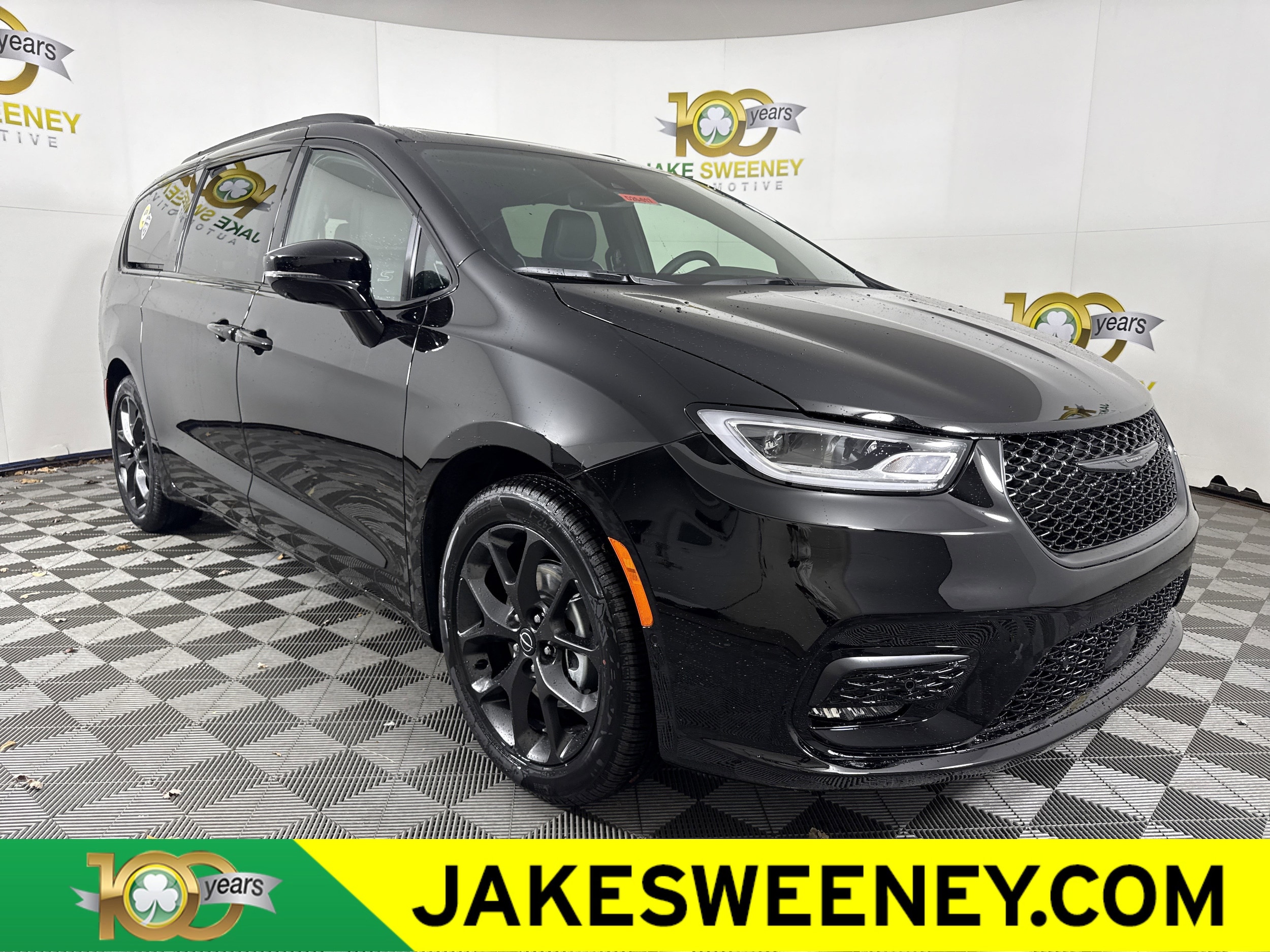 2026 Chrysler Pacifica Limited's photo