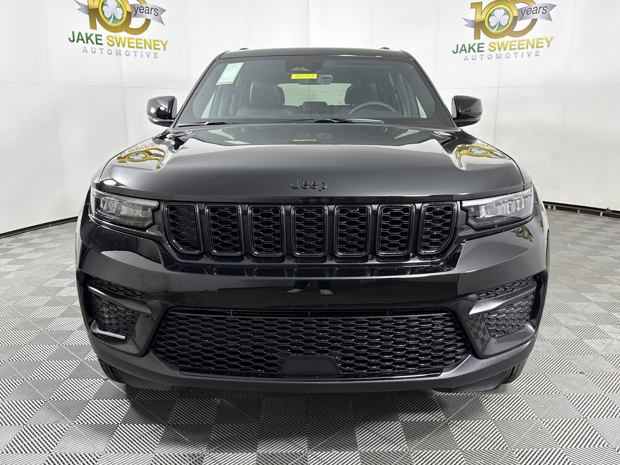 2025 Jeep Grand Cherokee Altitude photo 2