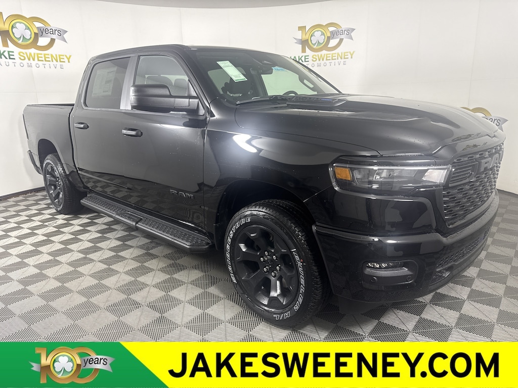 New 2026 Ram 1500 EXPRESS CREW CAB 4X4 5'7 BOX Pickup