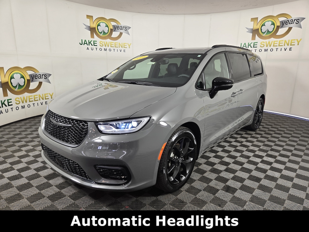 Used 2025 Chrysler Pacifica Limited Van Passenger Van