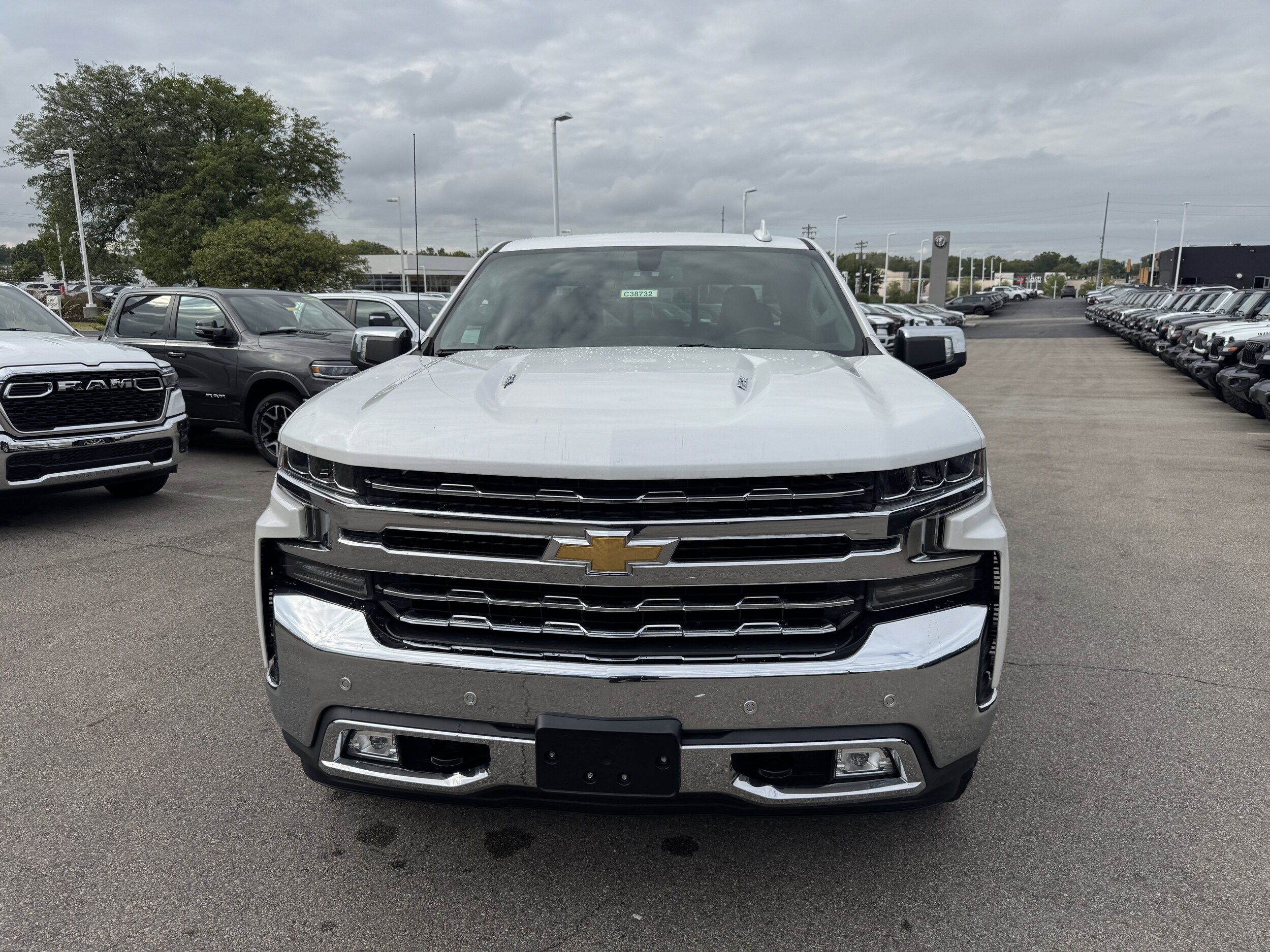 2019 Chevrolet Silverado 1500 LTZ photo 2