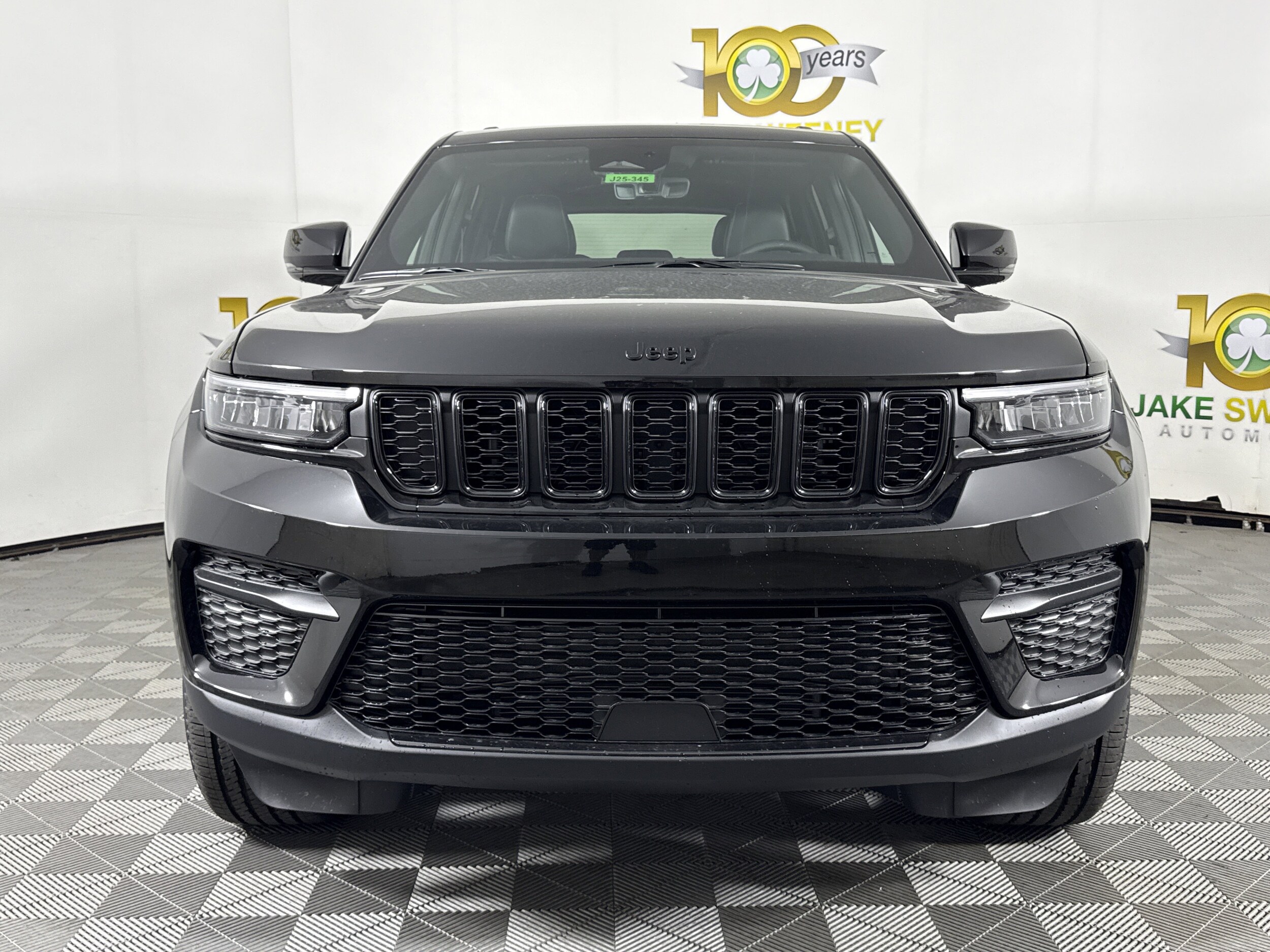 2025 Jeep Grand Cherokee Altitude photo 2