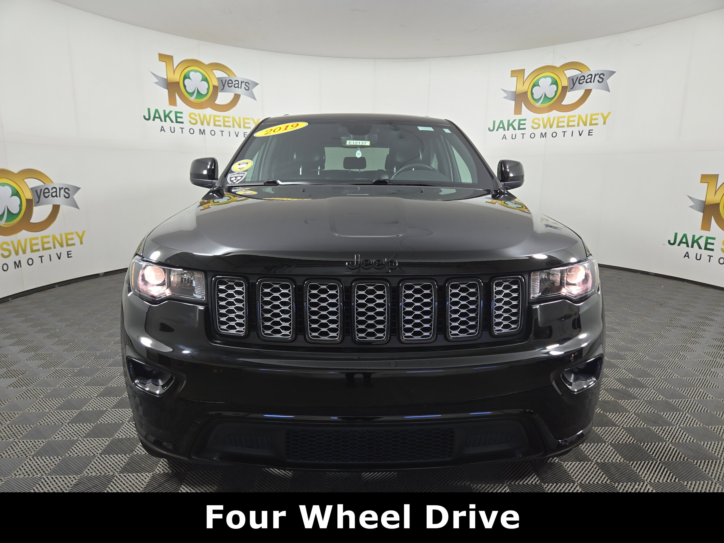 2019 Jeep Grand Cherokee Altitude photo 2