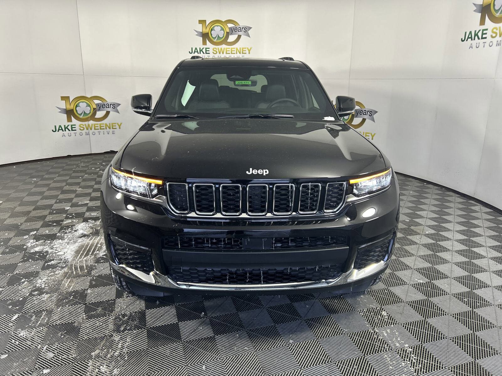 2025 Jeep Grand Cherokee L photo 2
