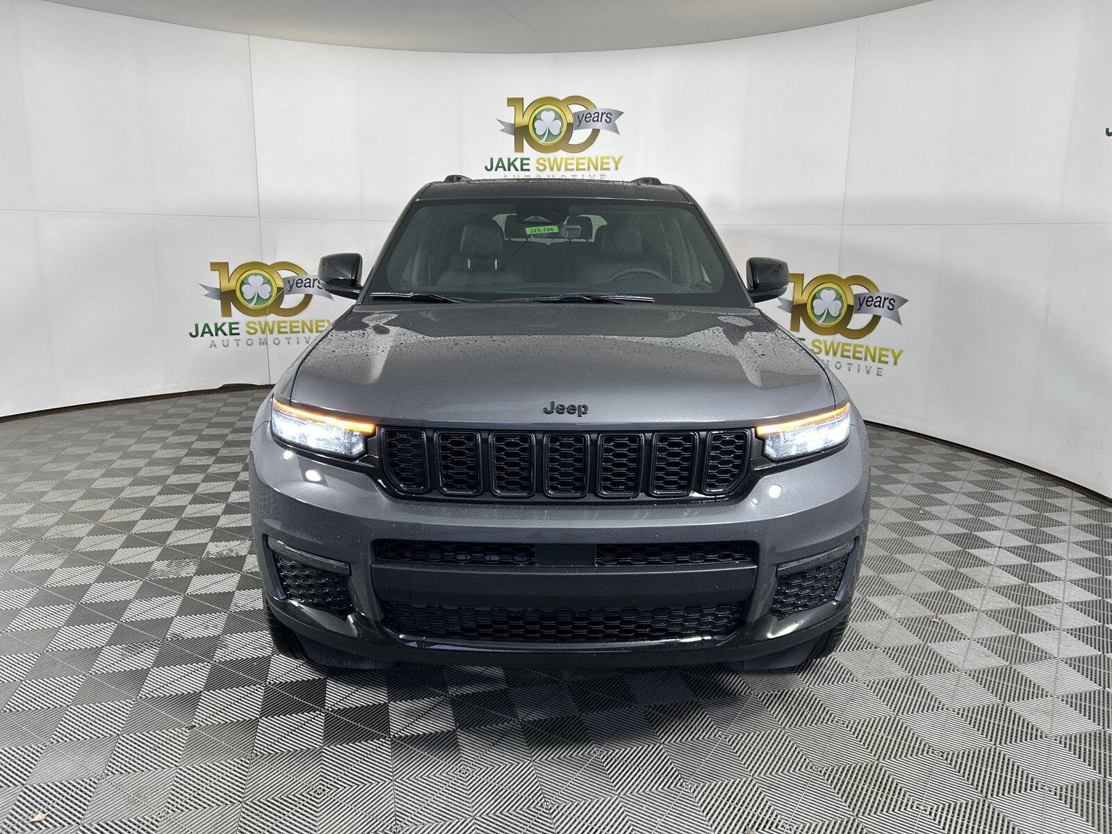 2025 Jeep Grand Cherokee L photo 2