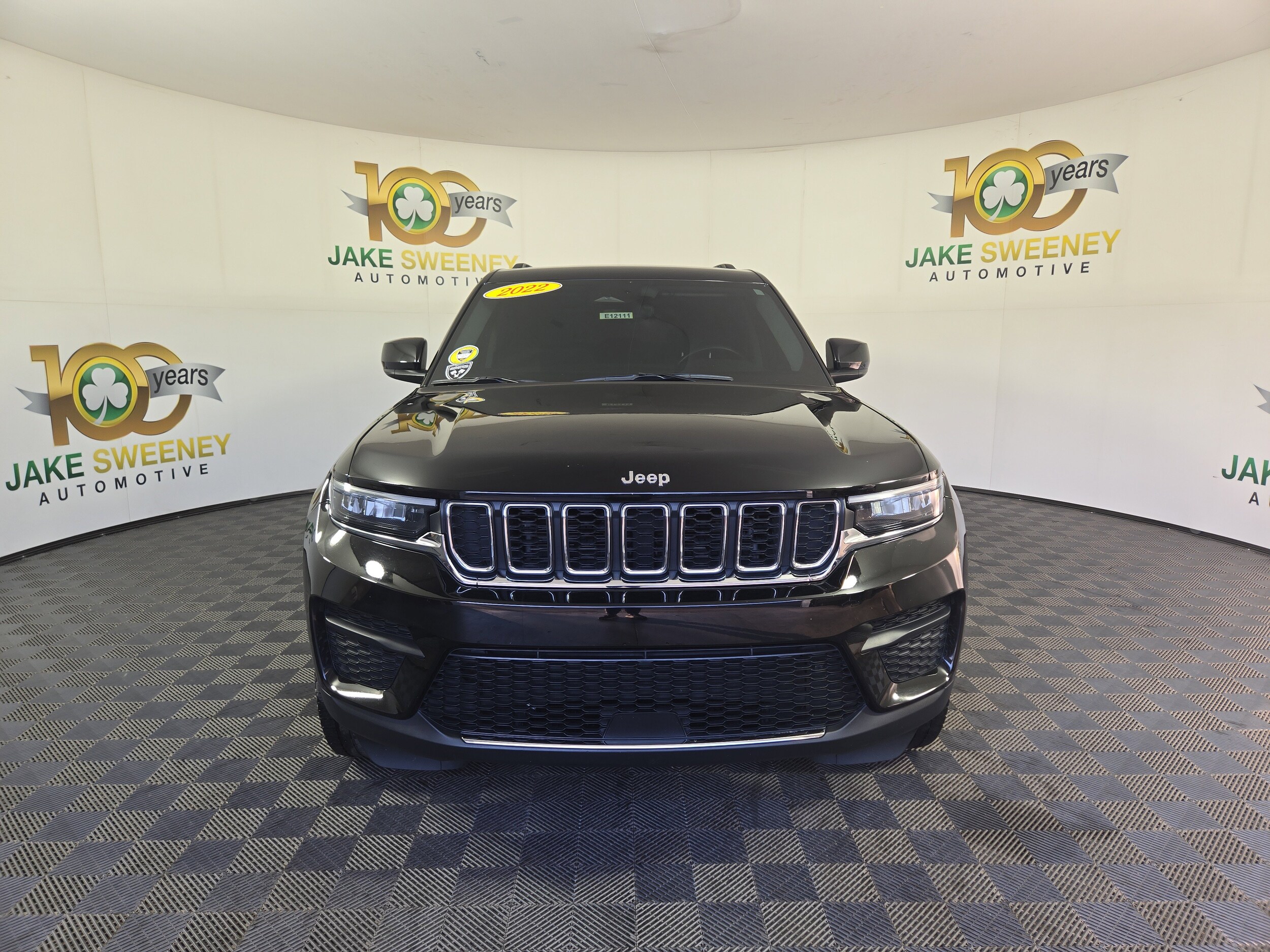 2022 Jeep Grand Cherokee Laredo photo 2