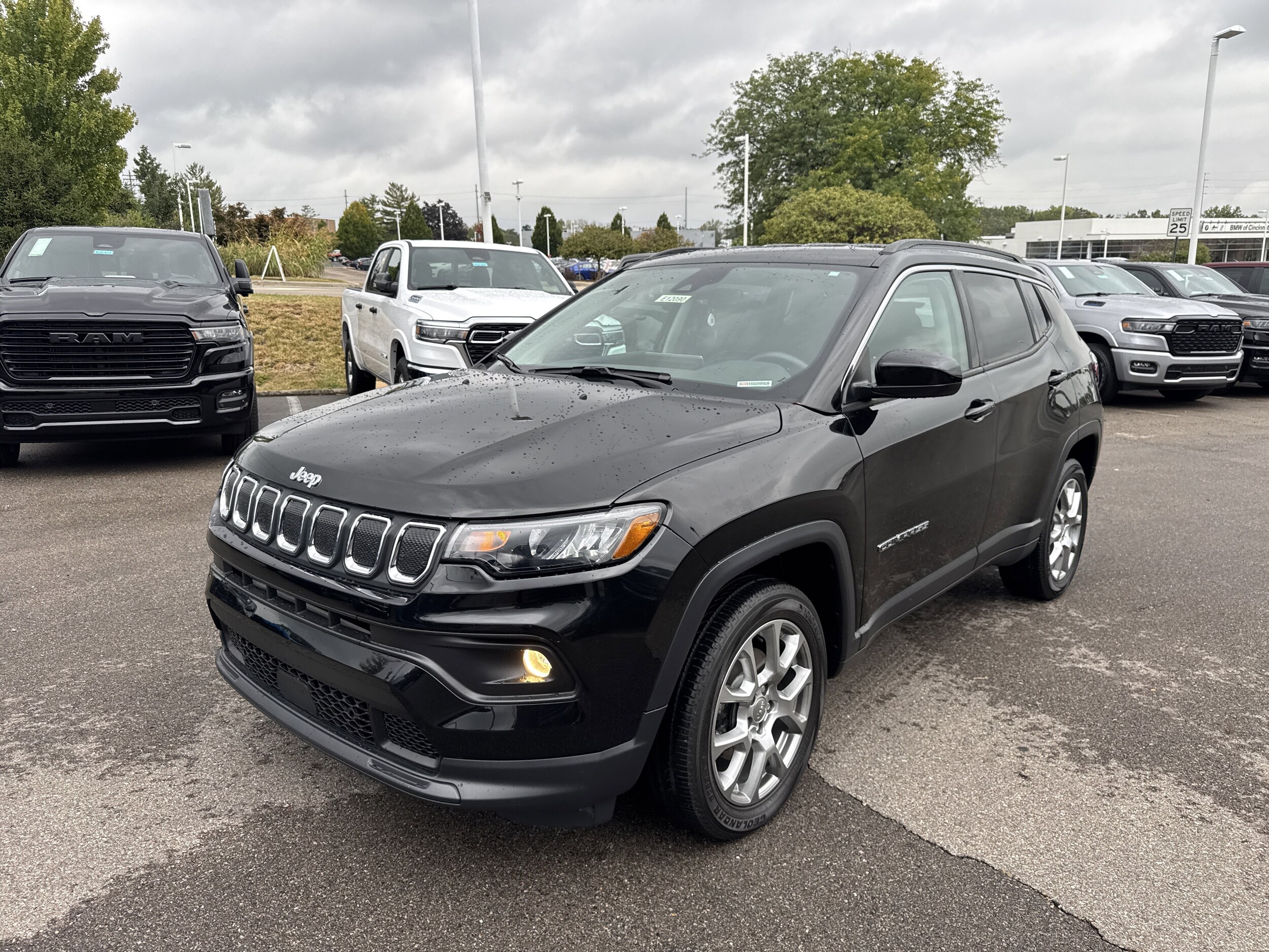 2022 Jeep Compass Latitude Lux photo 3