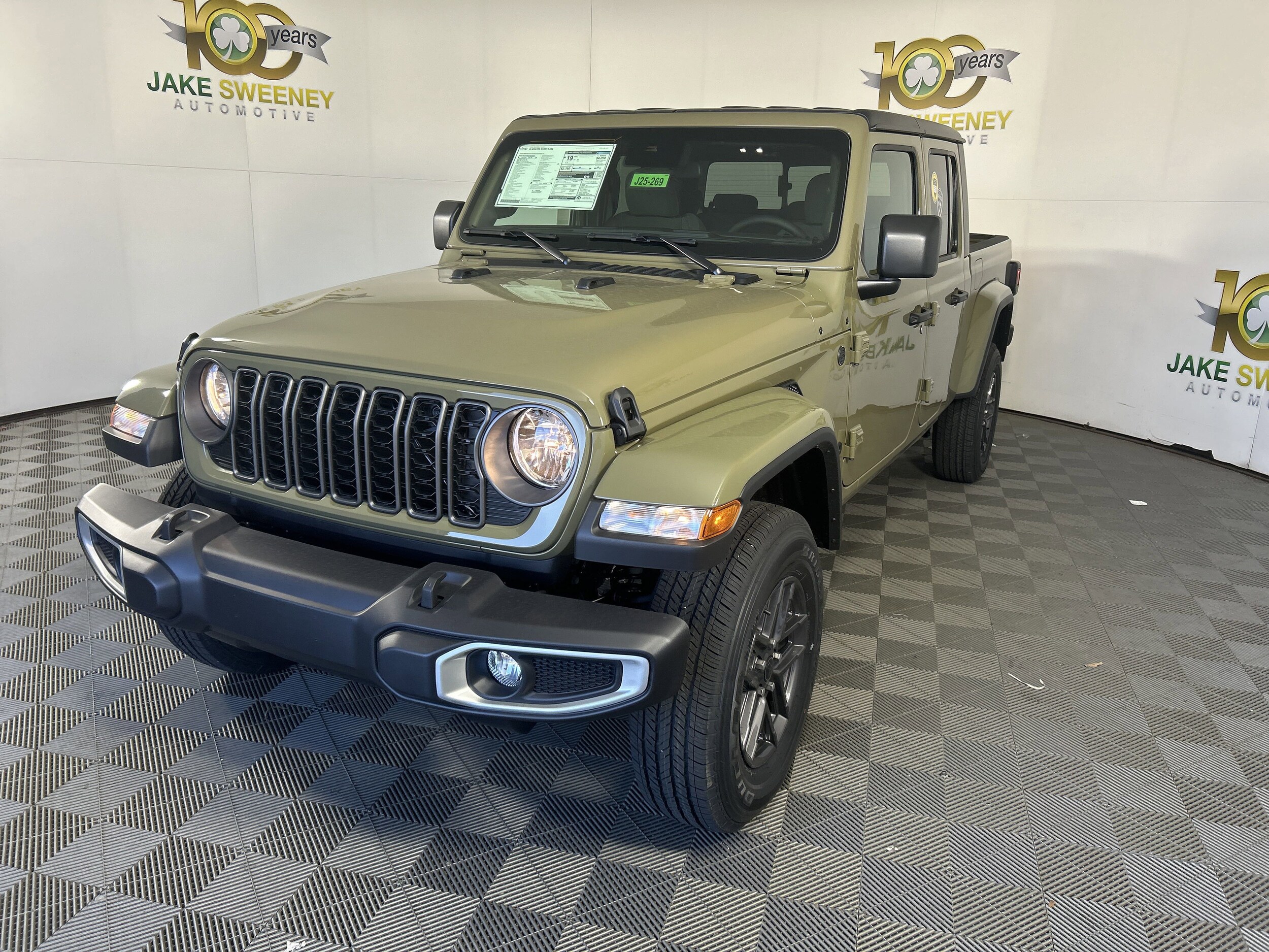 2025 Jeep Gladiator Sport S photo 3