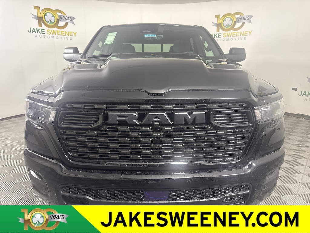New 2026 Ram 1500 EXPRESS CREW CAB 4X4 5'7 BOX Pickup