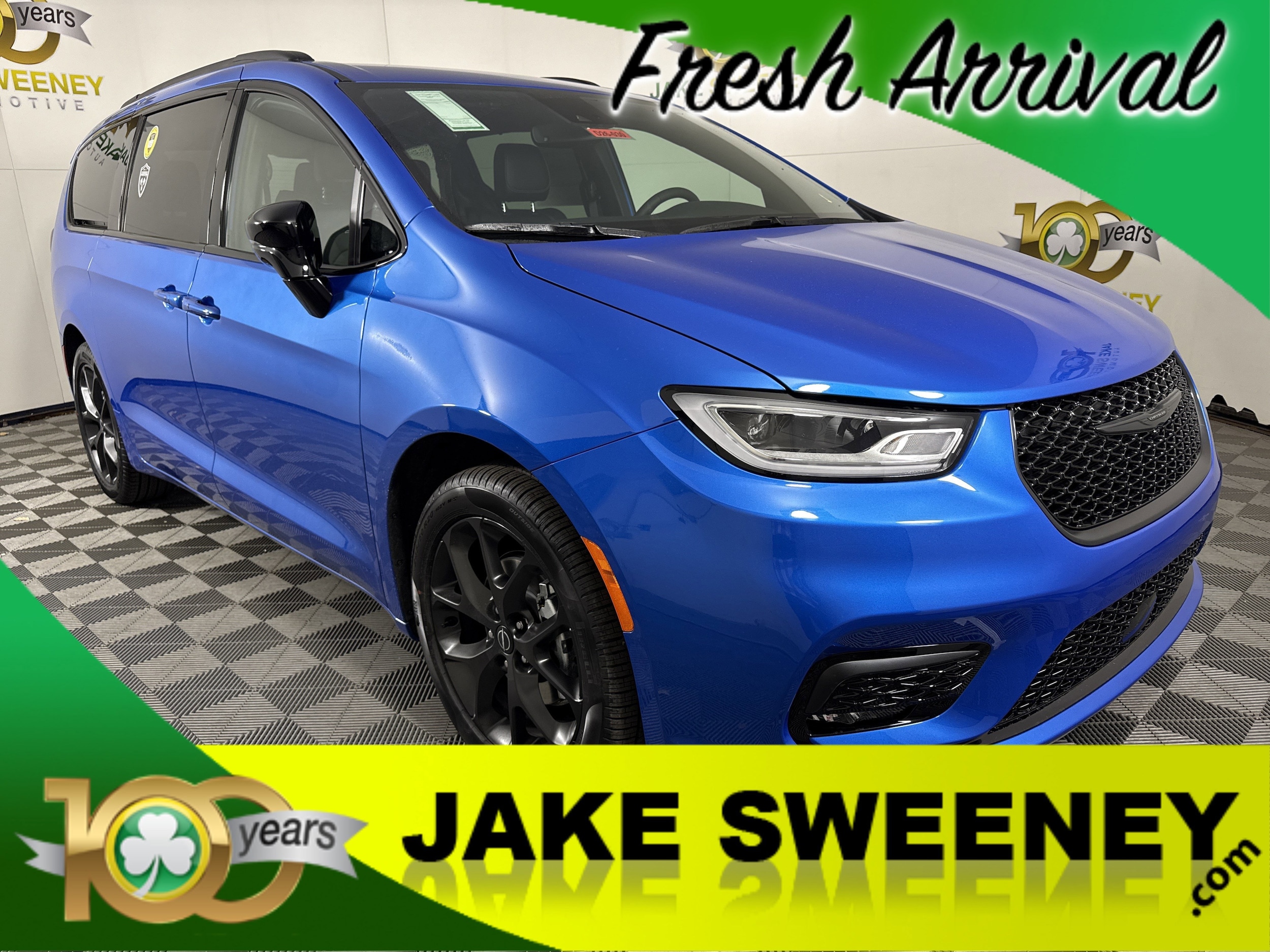 2026 Chrysler Pacifica Select's photo