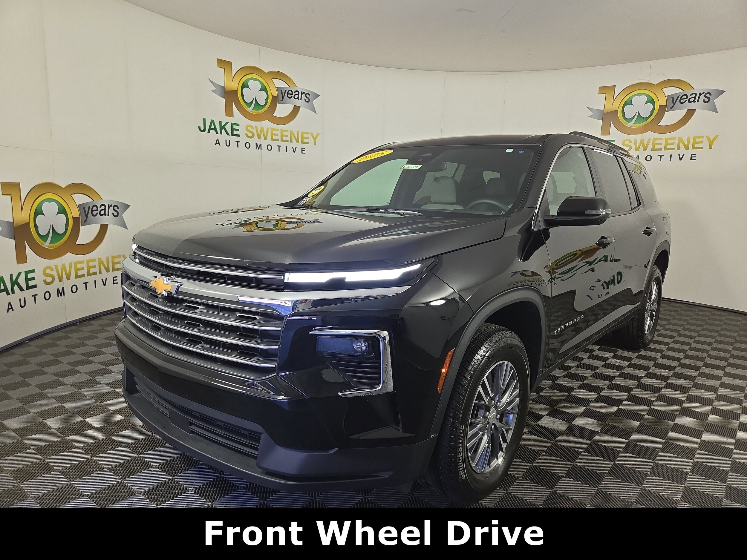 2025 Chevrolet Traverse photo 3