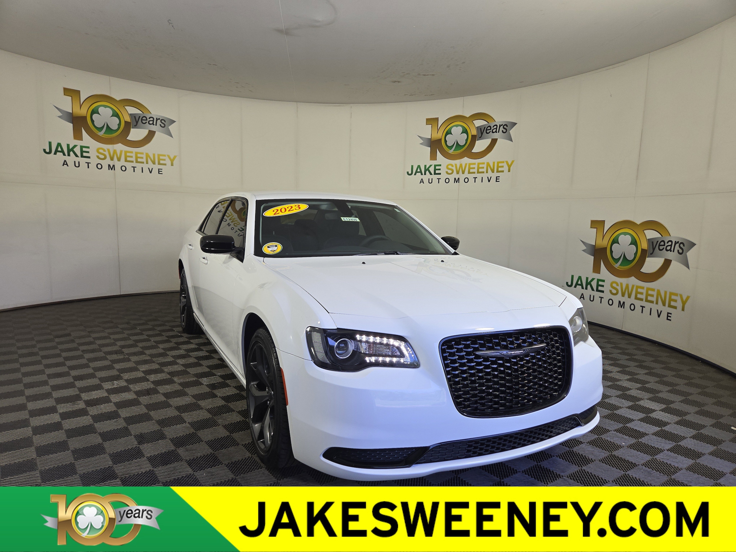 2023 Chrysler 300 Touring's photo