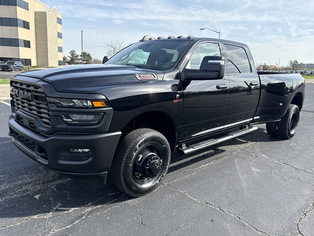 New 2026 Ram 3500 TRADESMAN CREW CAB 4X4 8' BOX Pickup