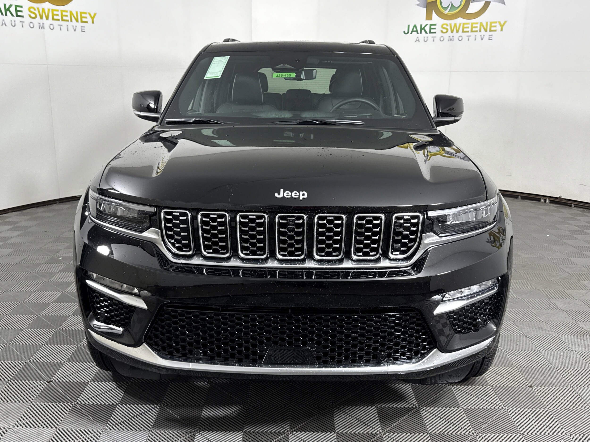 2025 Jeep Grand Cherokee Summit photo 2