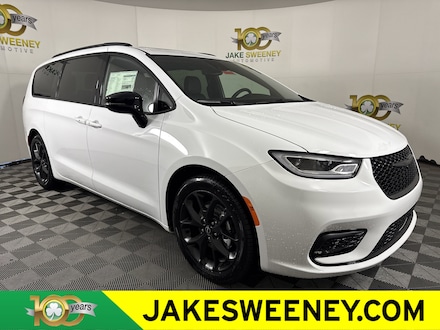 2026 Chrysler Pacifica LIMITED Passenger Van