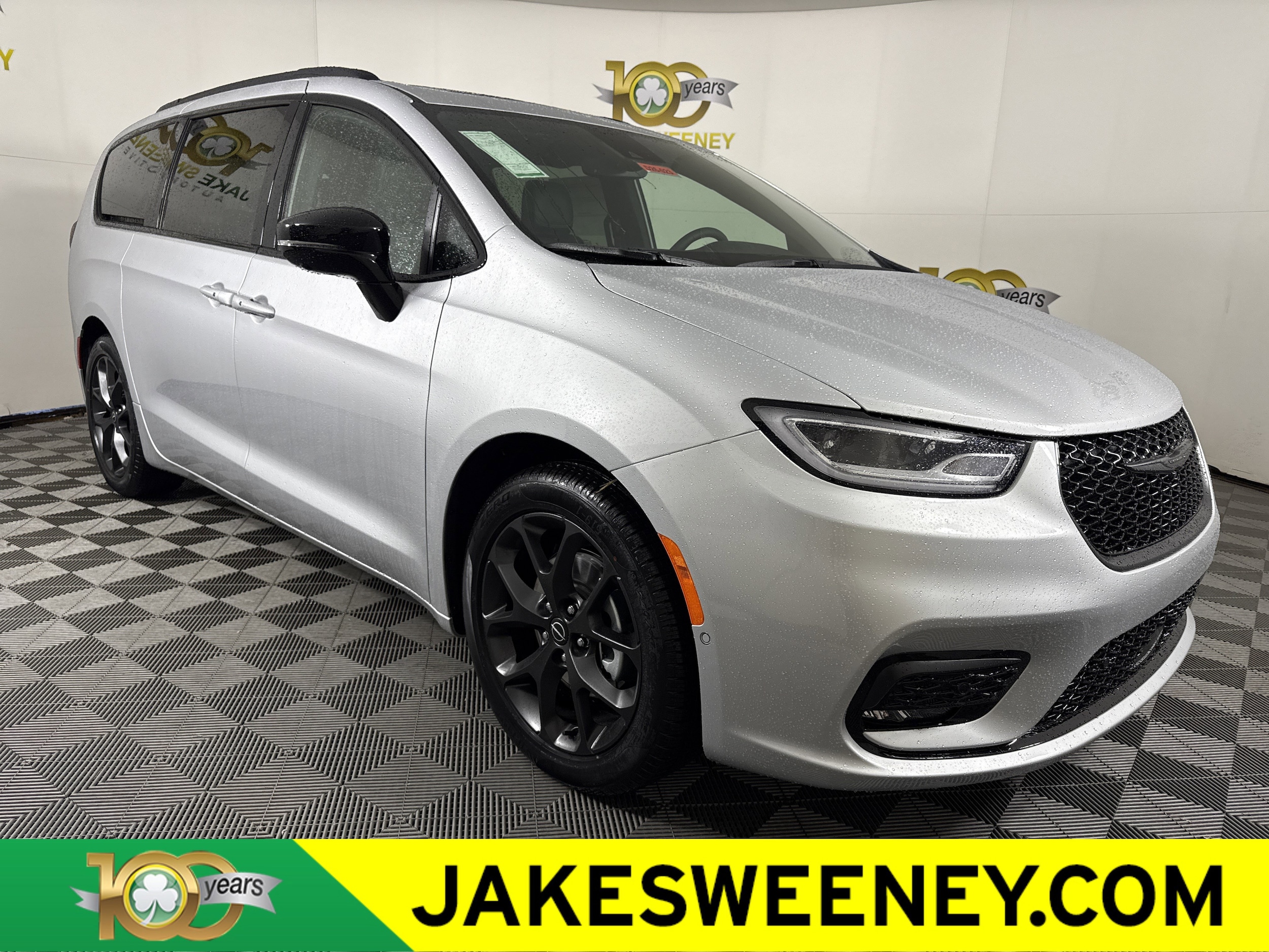 2026 Chrysler Pacifica Limited's photo