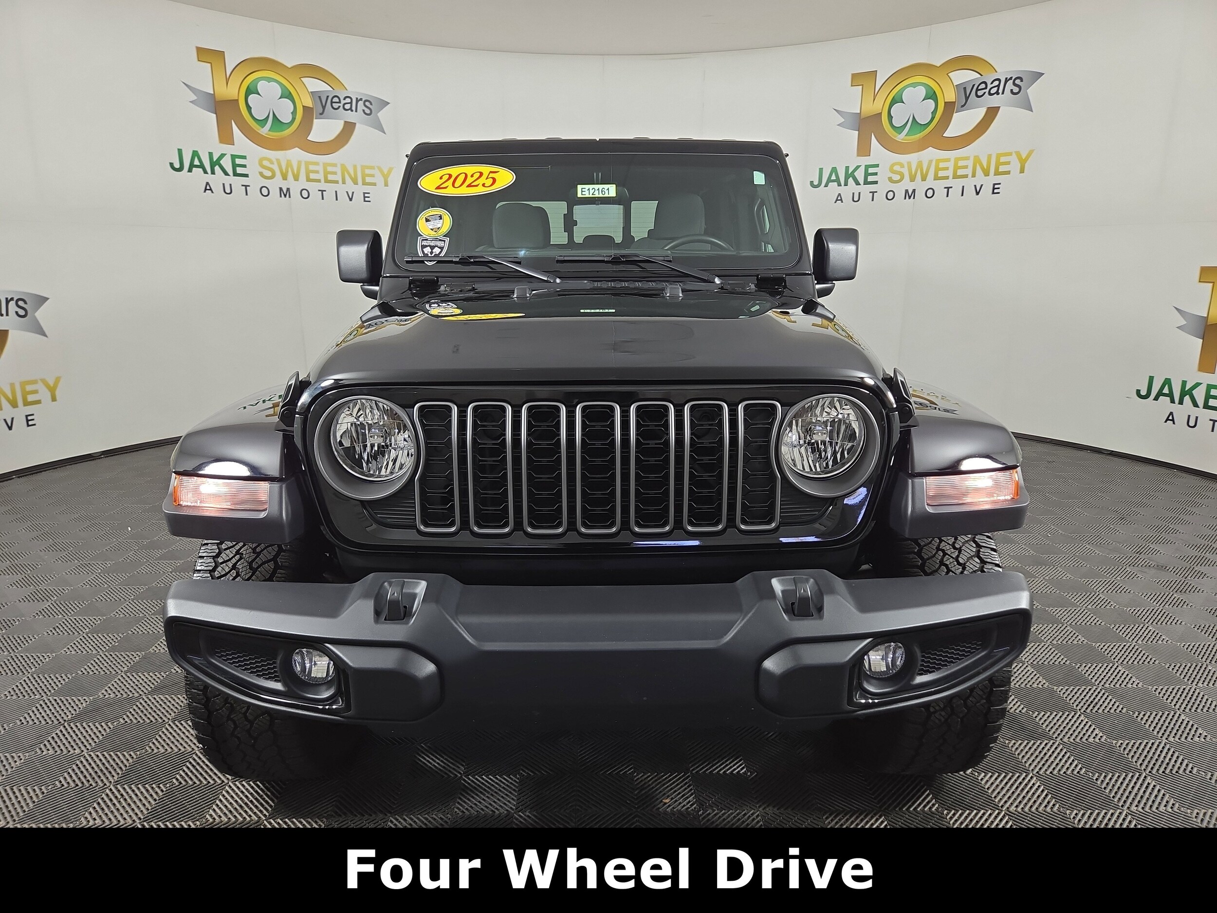 2025 Jeep Gladiator photo 2