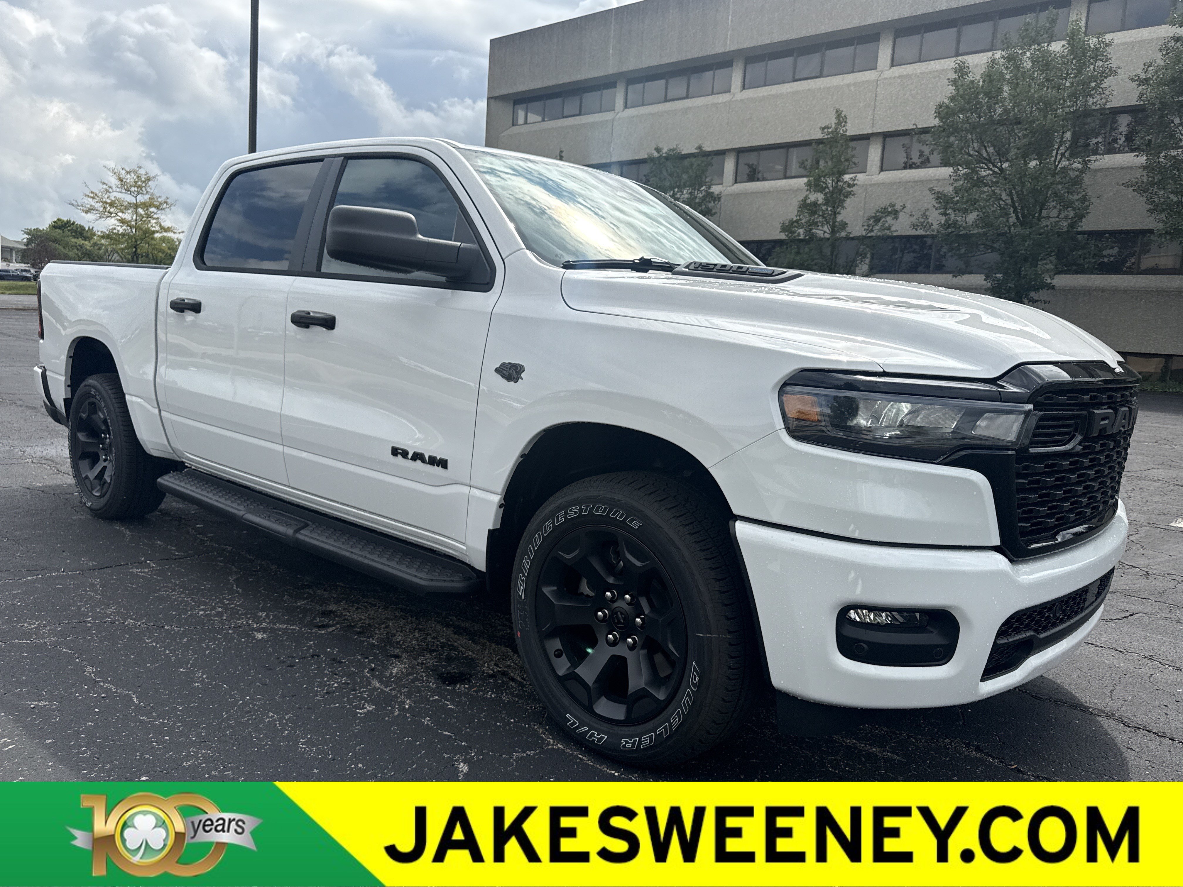 New 2027 Ram 1500 EXPRESS CREW CAB 4X4 5'7 BOX Pickup