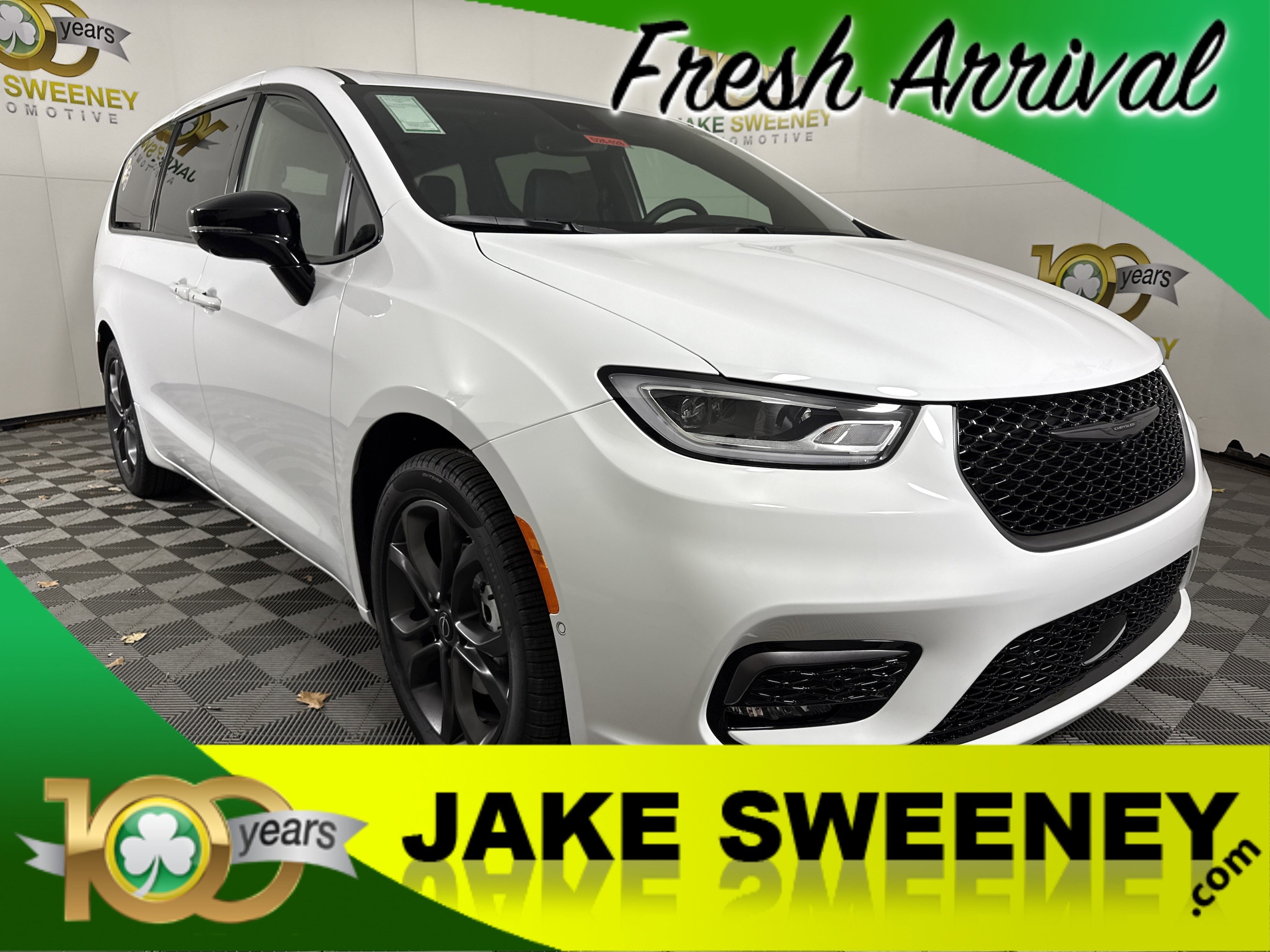 2026 Chrysler Pacifica Select's photo