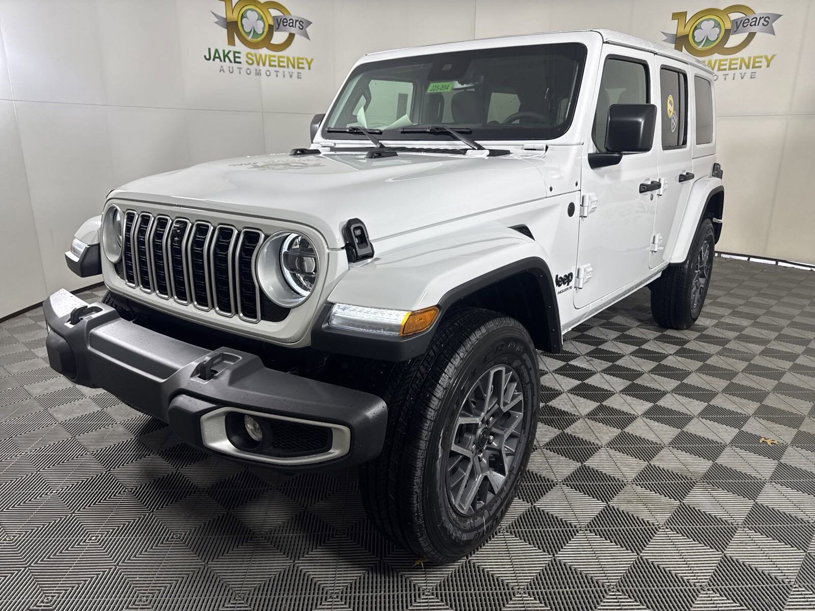 2025 Jeep Wrangler Sahara photo 3