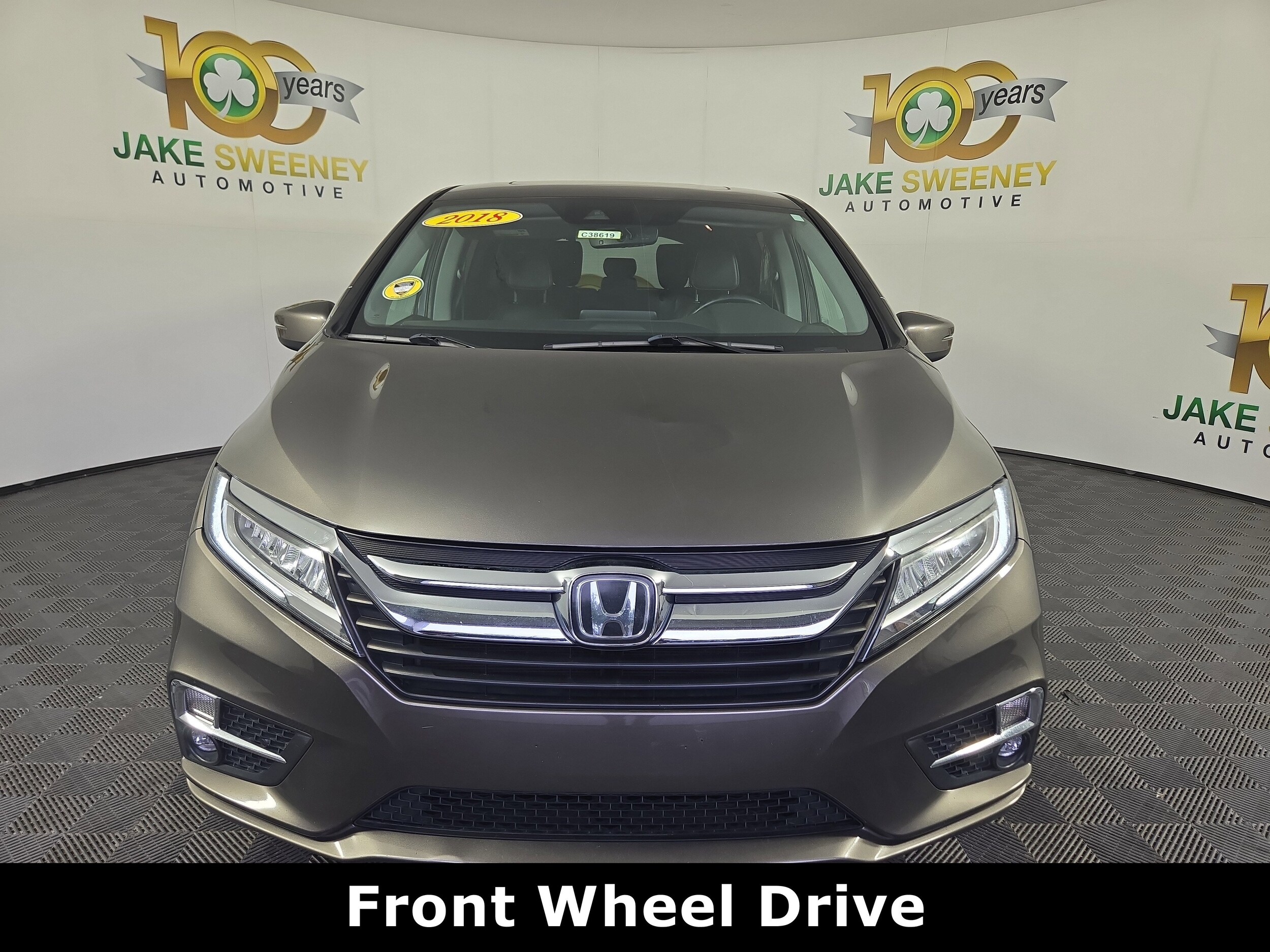 2018 Honda Odyssey Touring photo 2