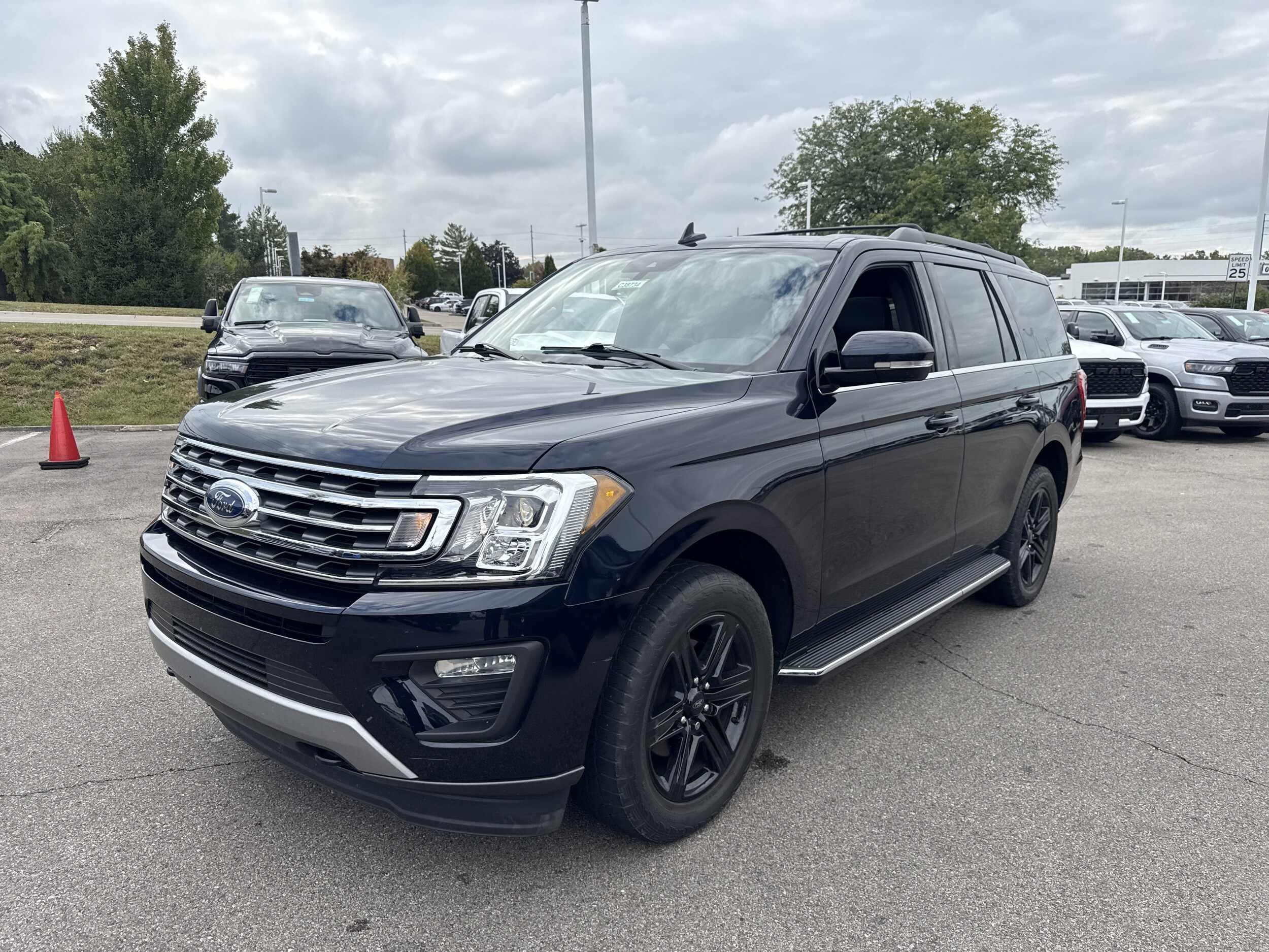 2021 Ford Expedition XLT photo 3