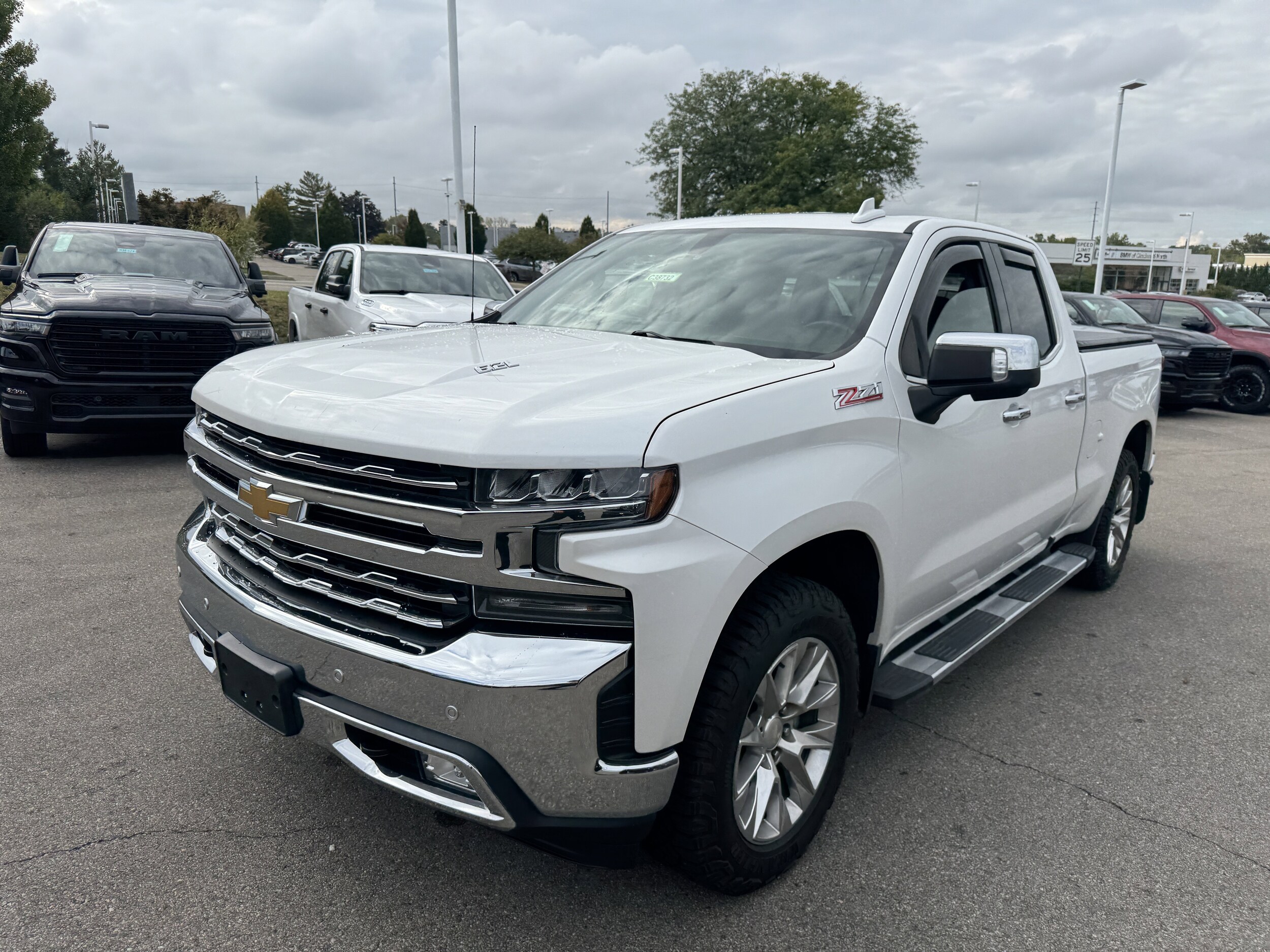 2019 Chevrolet Silverado 1500 LTZ photo 3