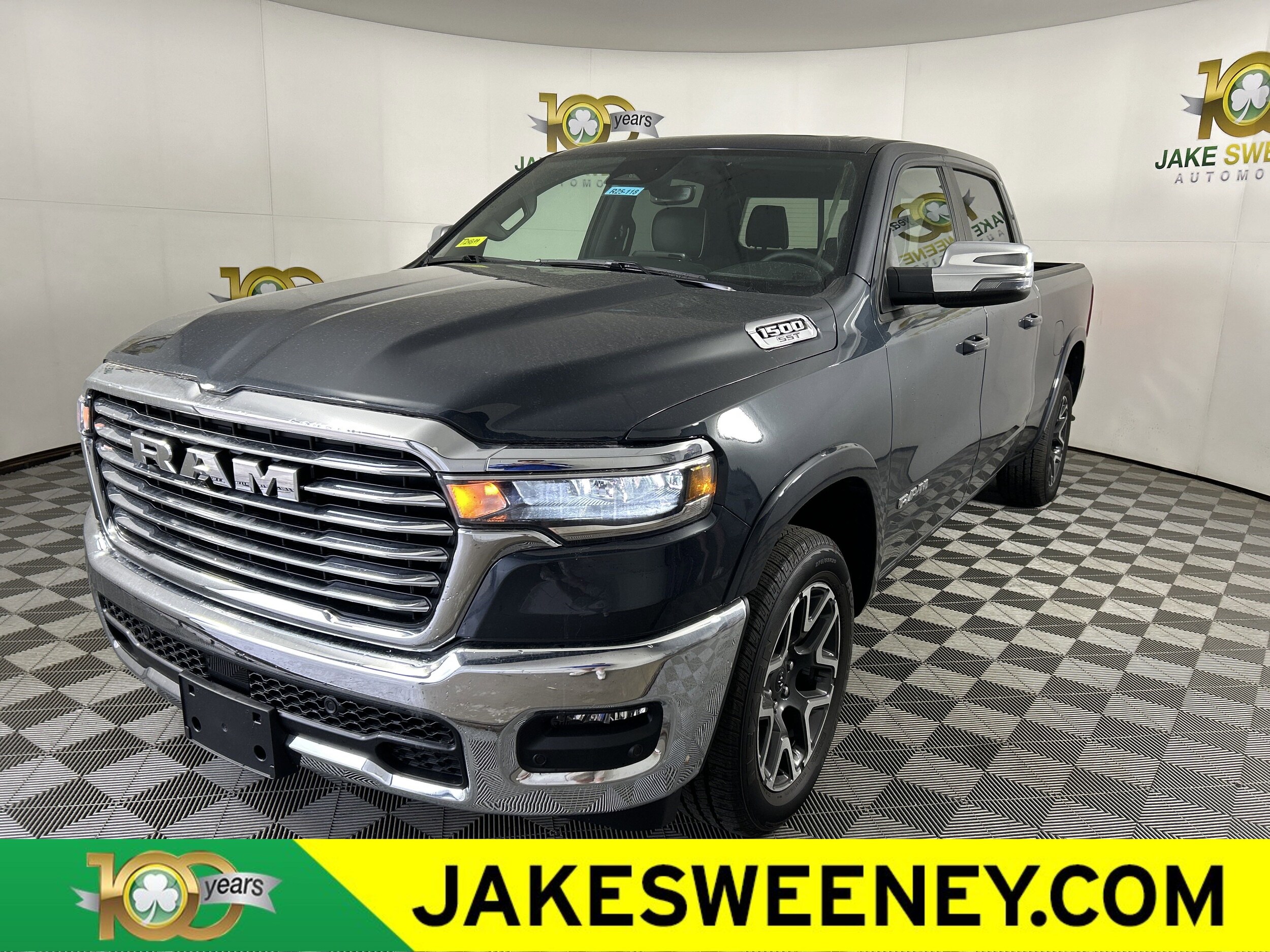 2025 Ram 1500 Laramie photo 3