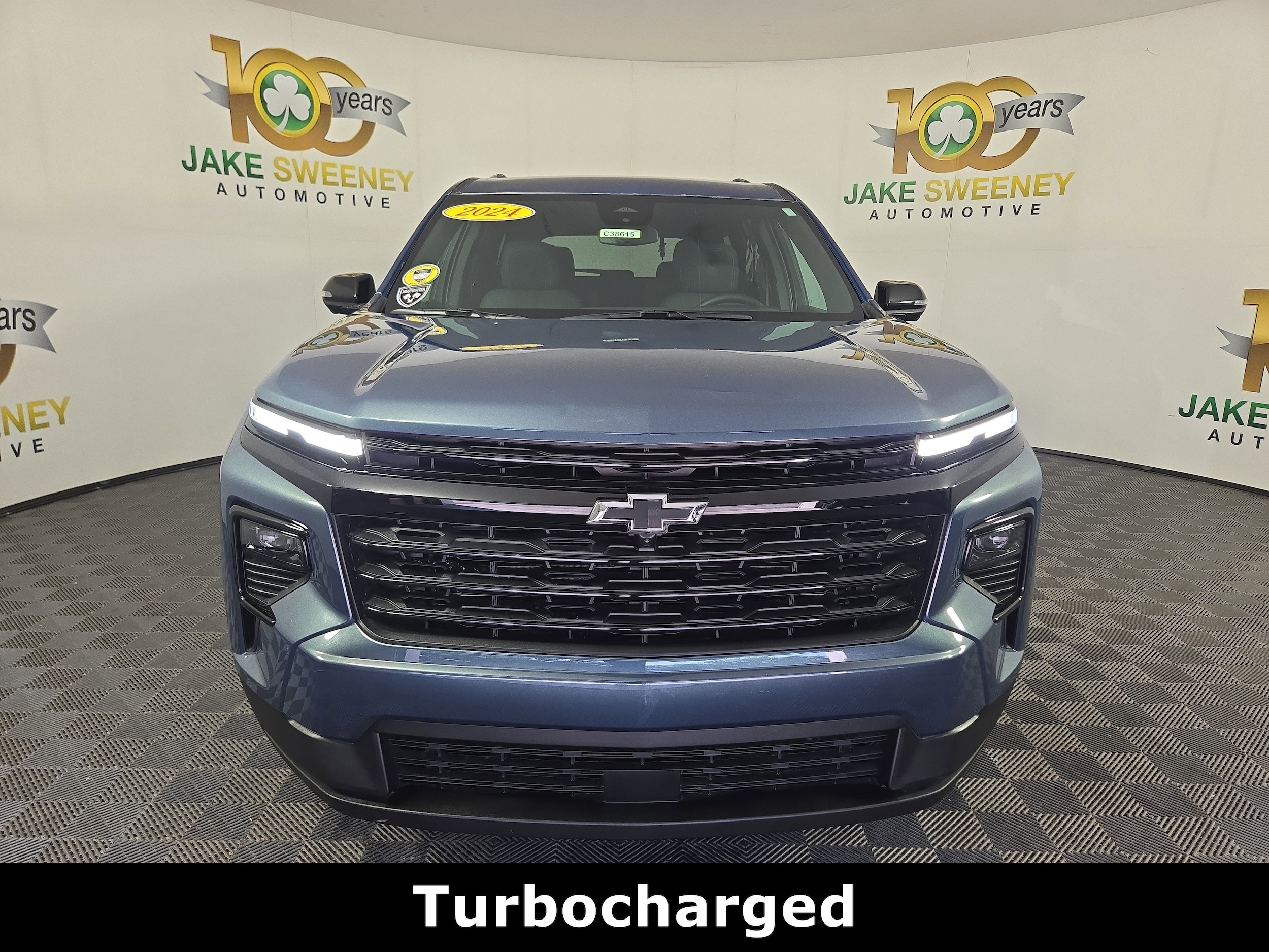 2024 Chevrolet Traverse photo 2